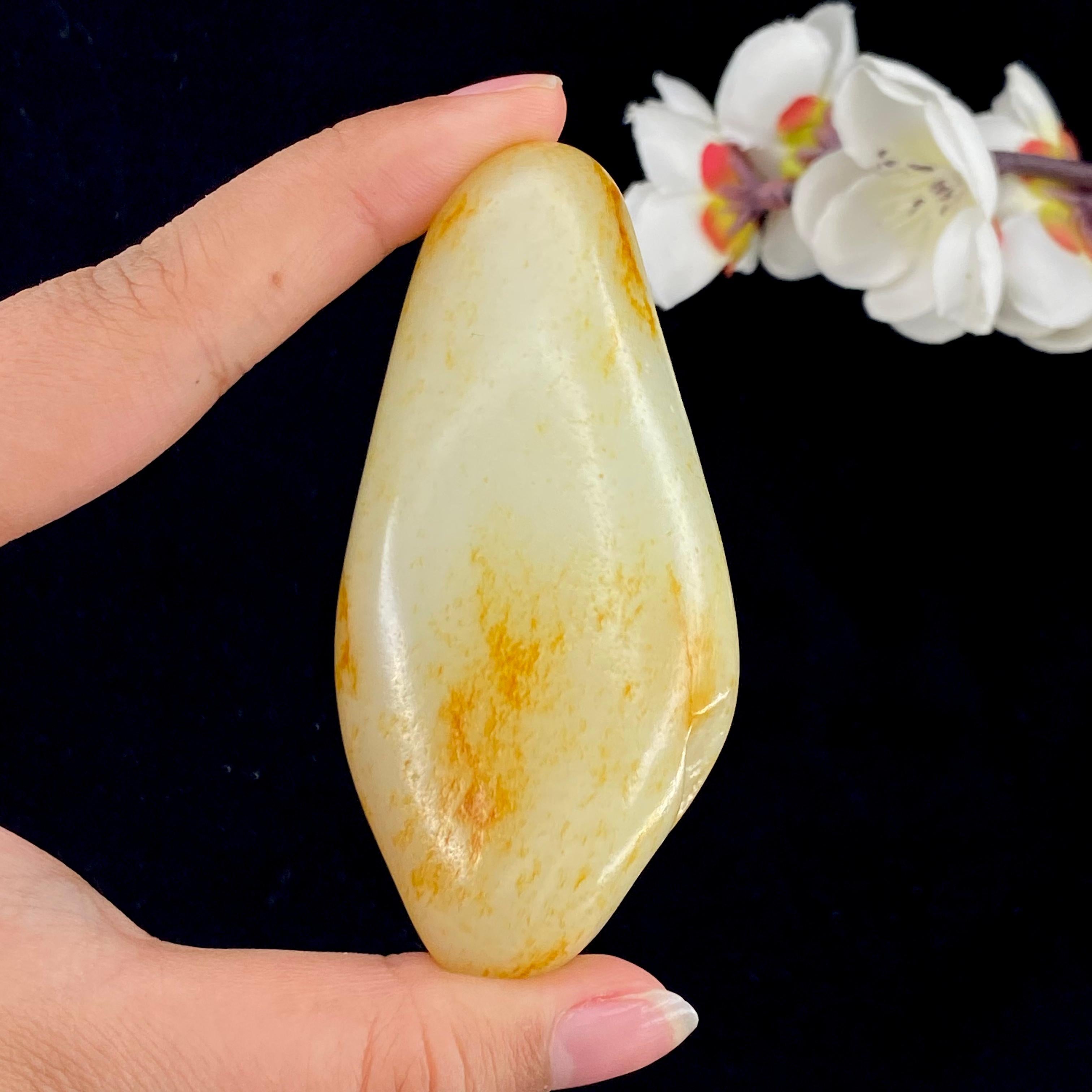 和田玉洒红皮籽料手把件（128.7g）