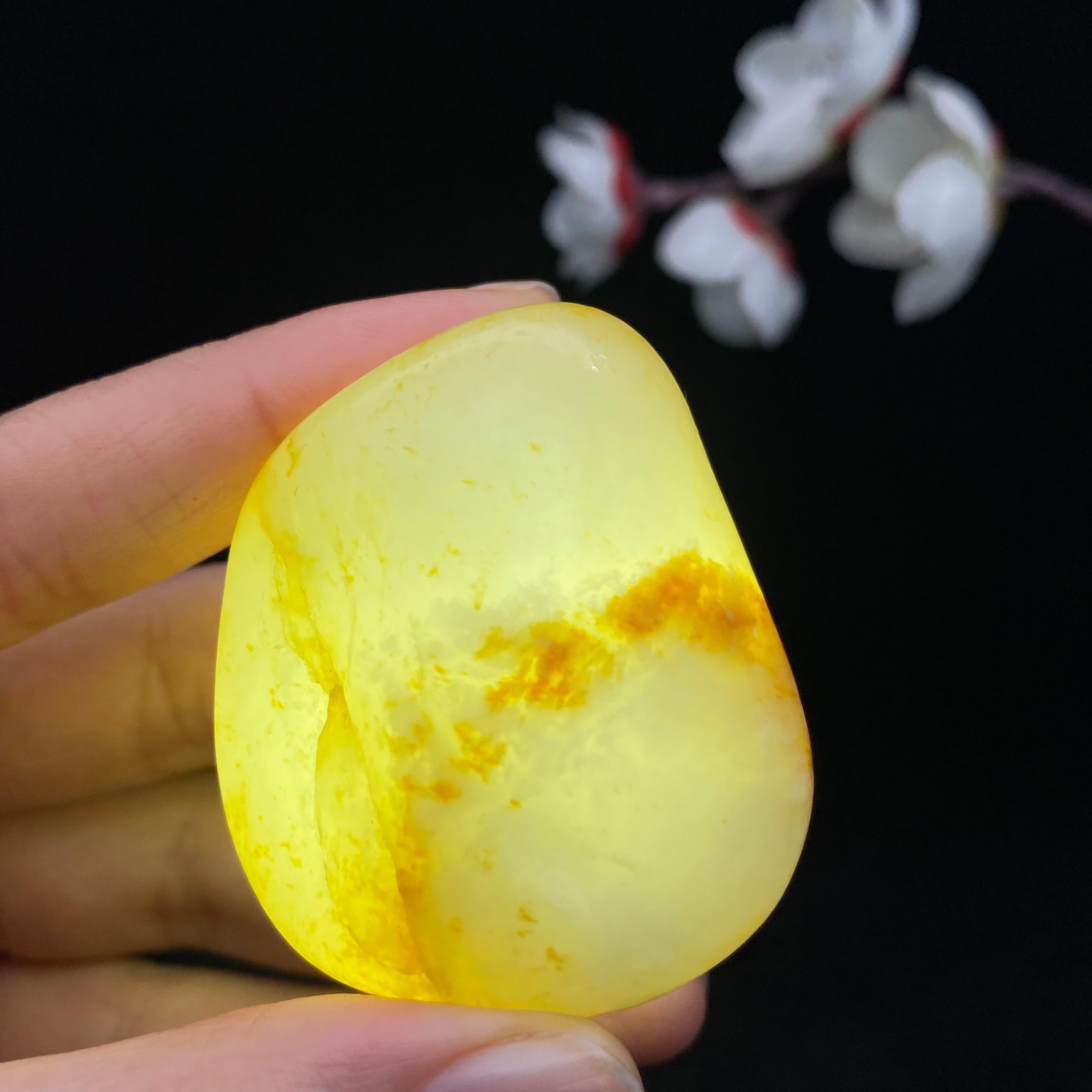 和田玉洒金皮籽料（64.8g）