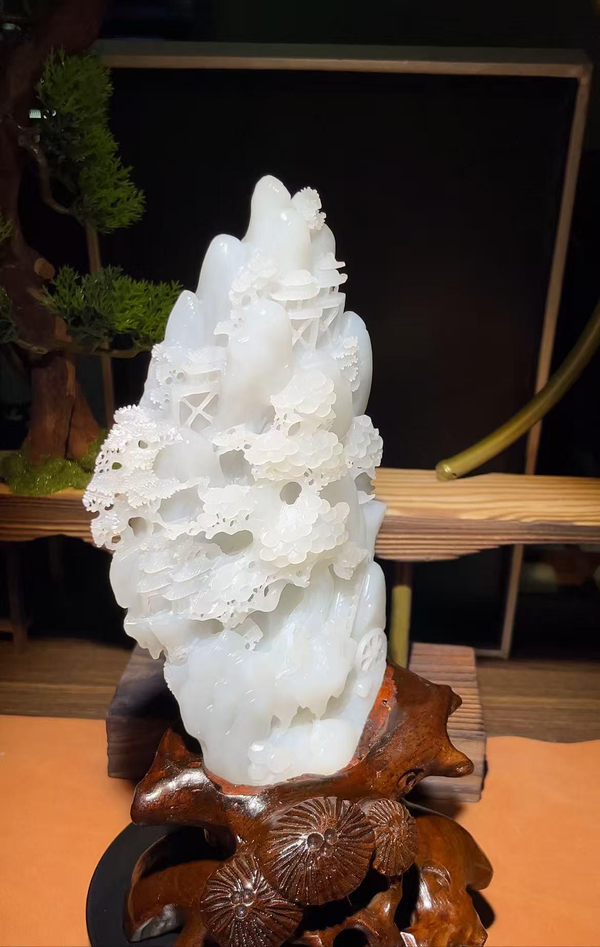 和田玉山水摆件（1704.0g）