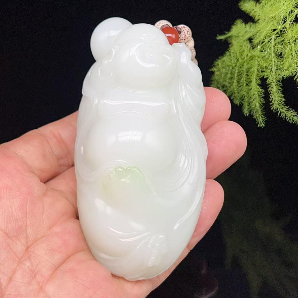 和田玉羊脂白玉带翠弥勒佛手把件（249.0g）