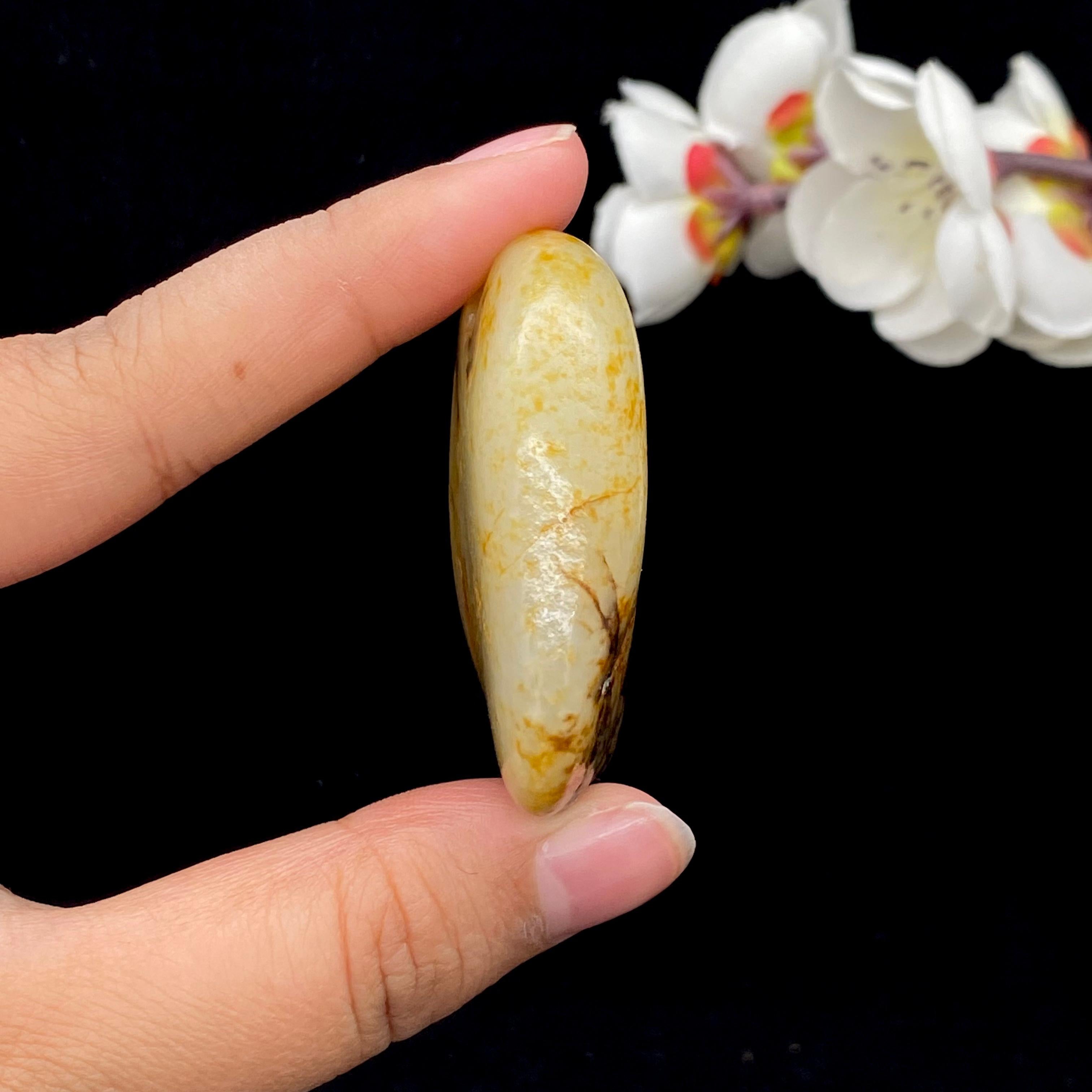 和田玉洒金皮籽料大挂件（53.2g）