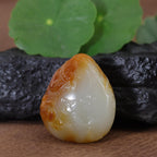 和田玉红皮花鸟题材随形吊坠（36.3g）
