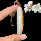 和田玉红皮籽料【坐莲观音】（65.1g）
