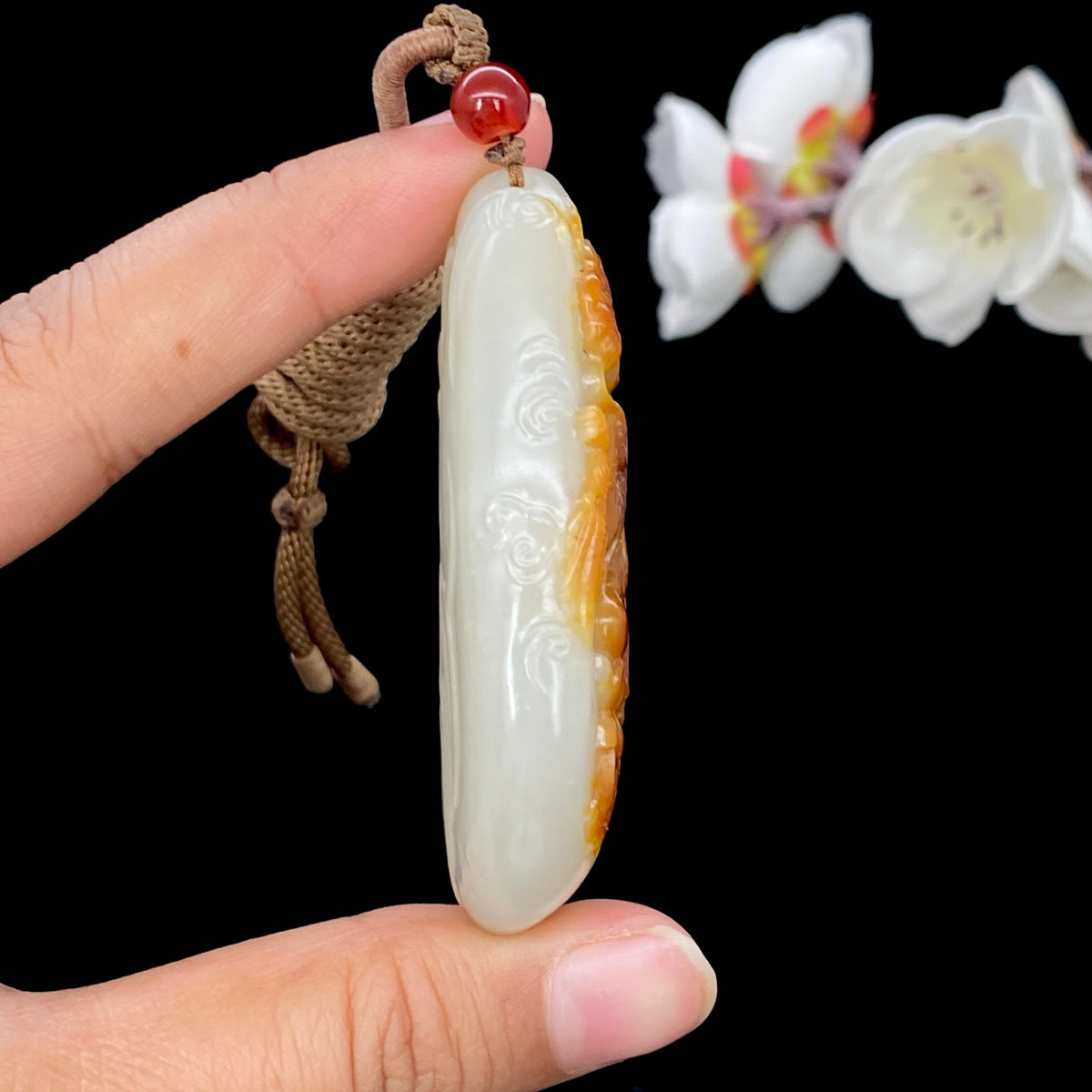 和田玉红皮籽料【坐莲观音】（65.1g）