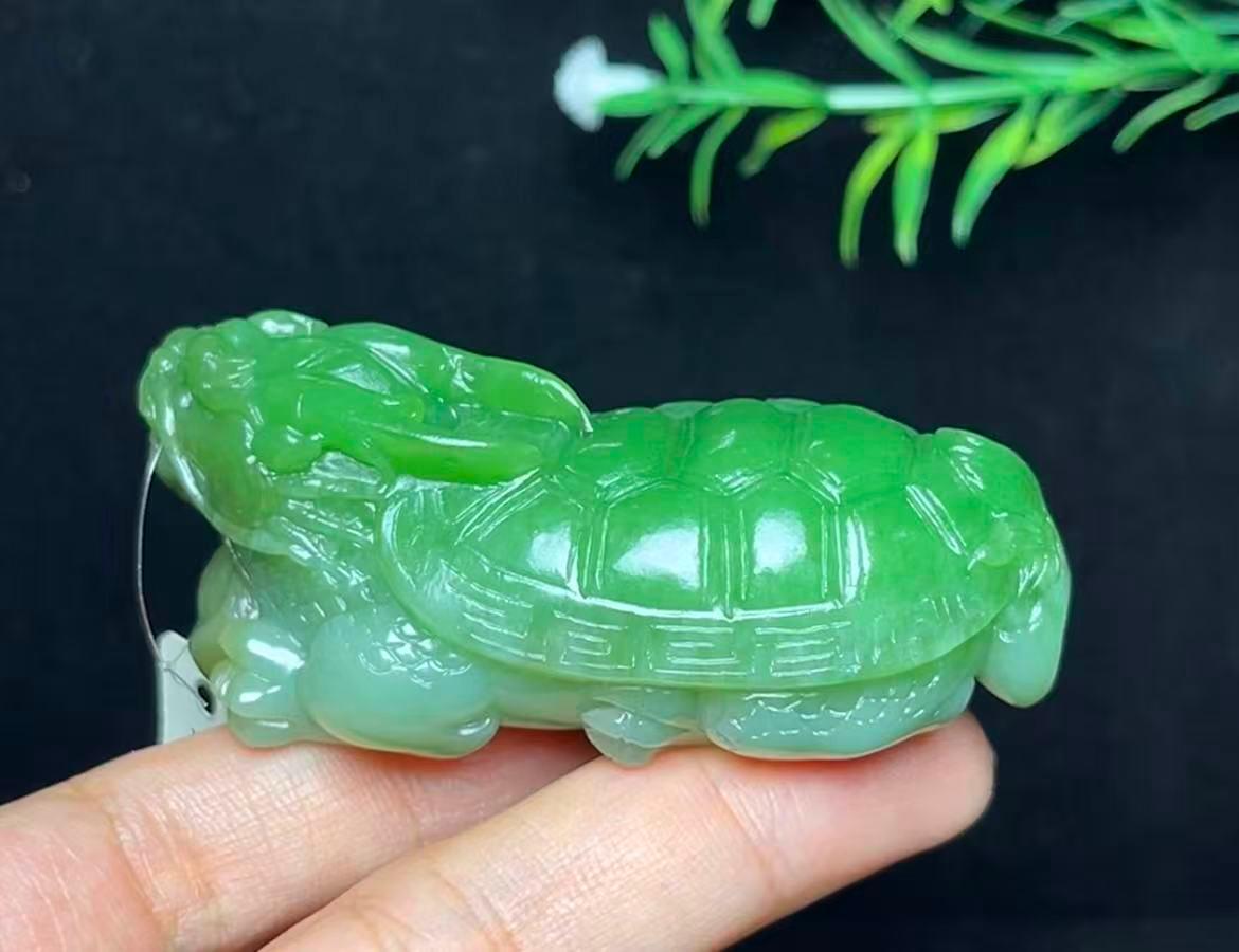 和田玉碧玉特色三色料龙龟手把件（82.4g）