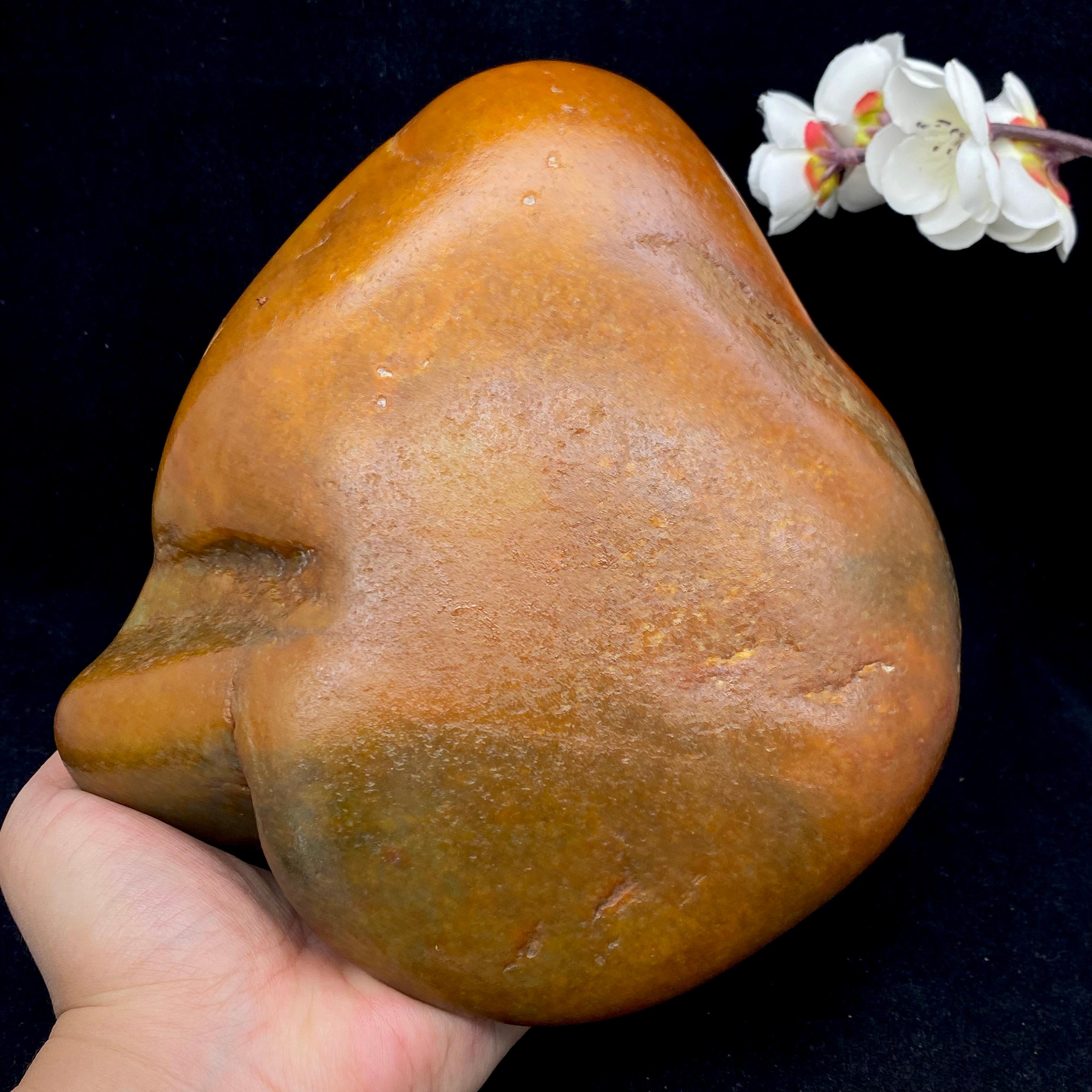 和田玉黄沁皮青花籽料（2710g）