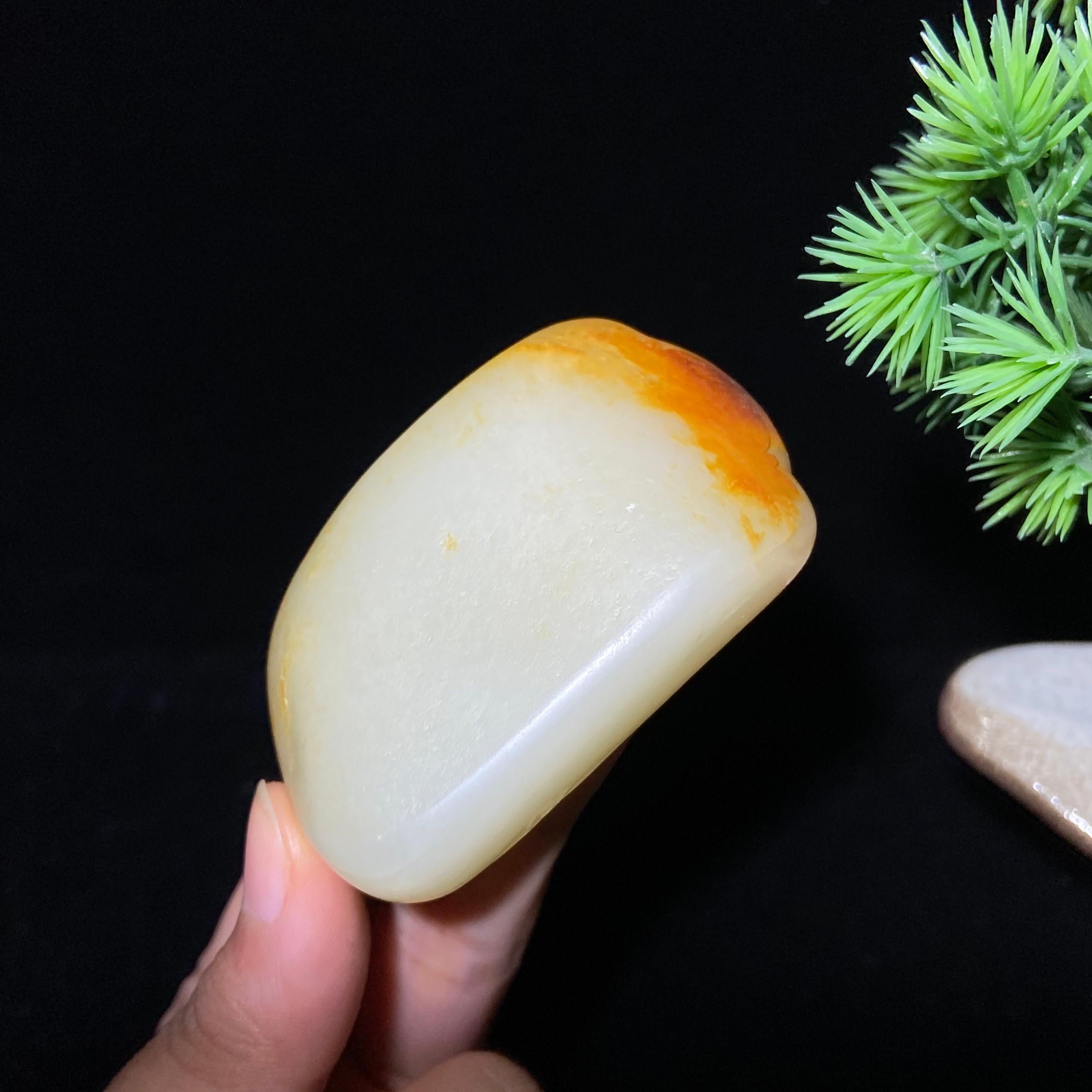 和田玉籽料无事牌（85.2g）