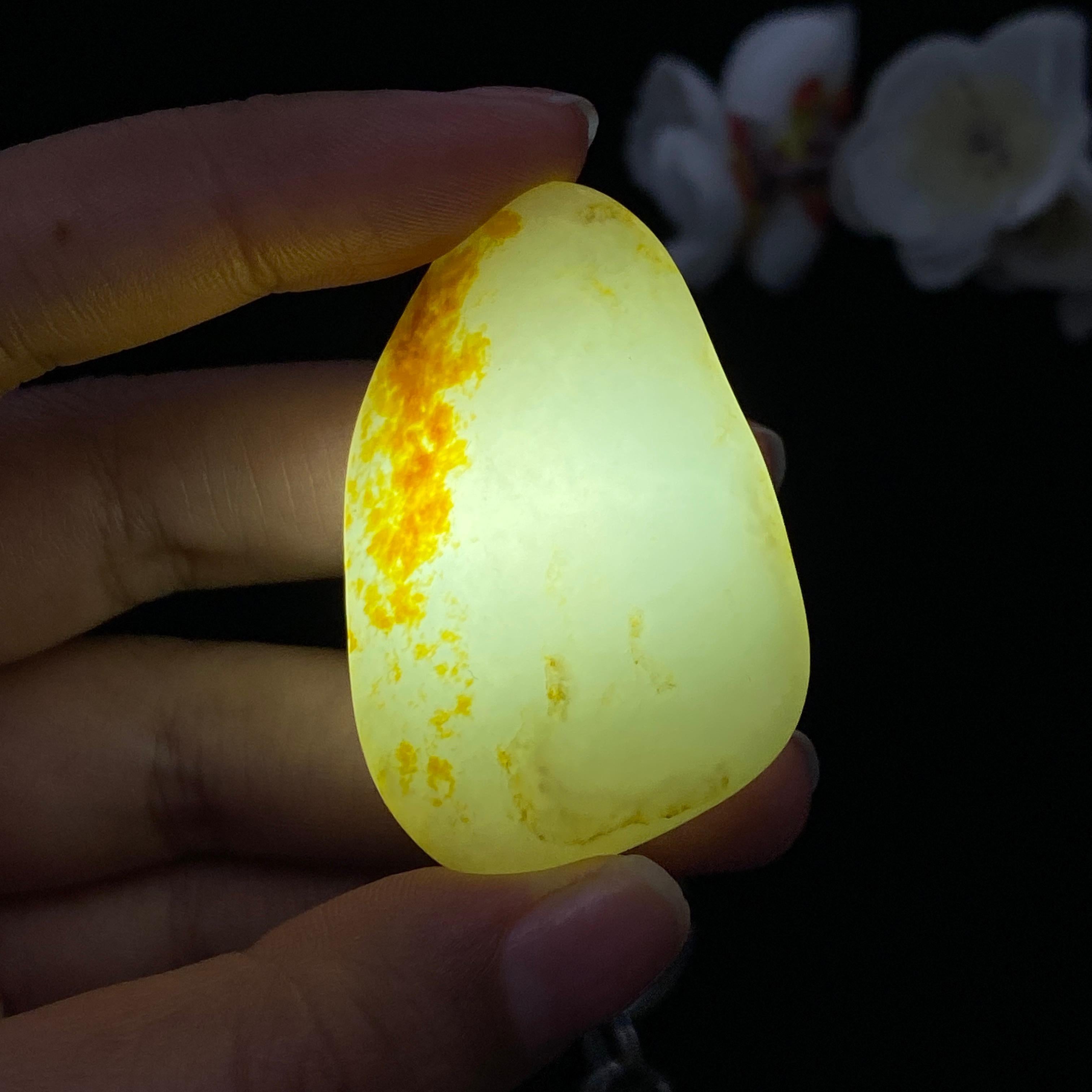 和田玉聚黄皮籽料挂件（28.9g）