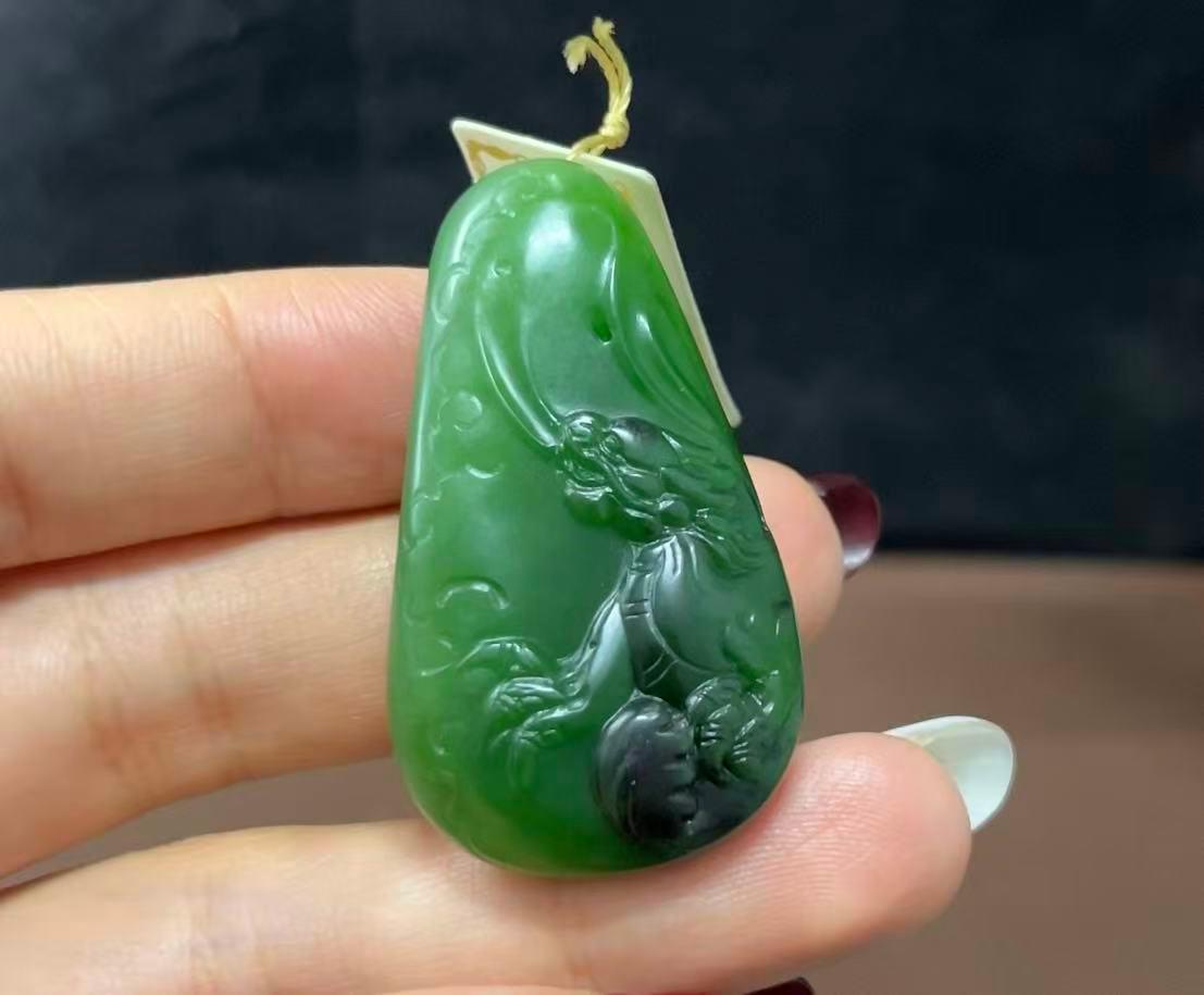 和田玉红皮碧玉望天吼无相佛（19.3g）