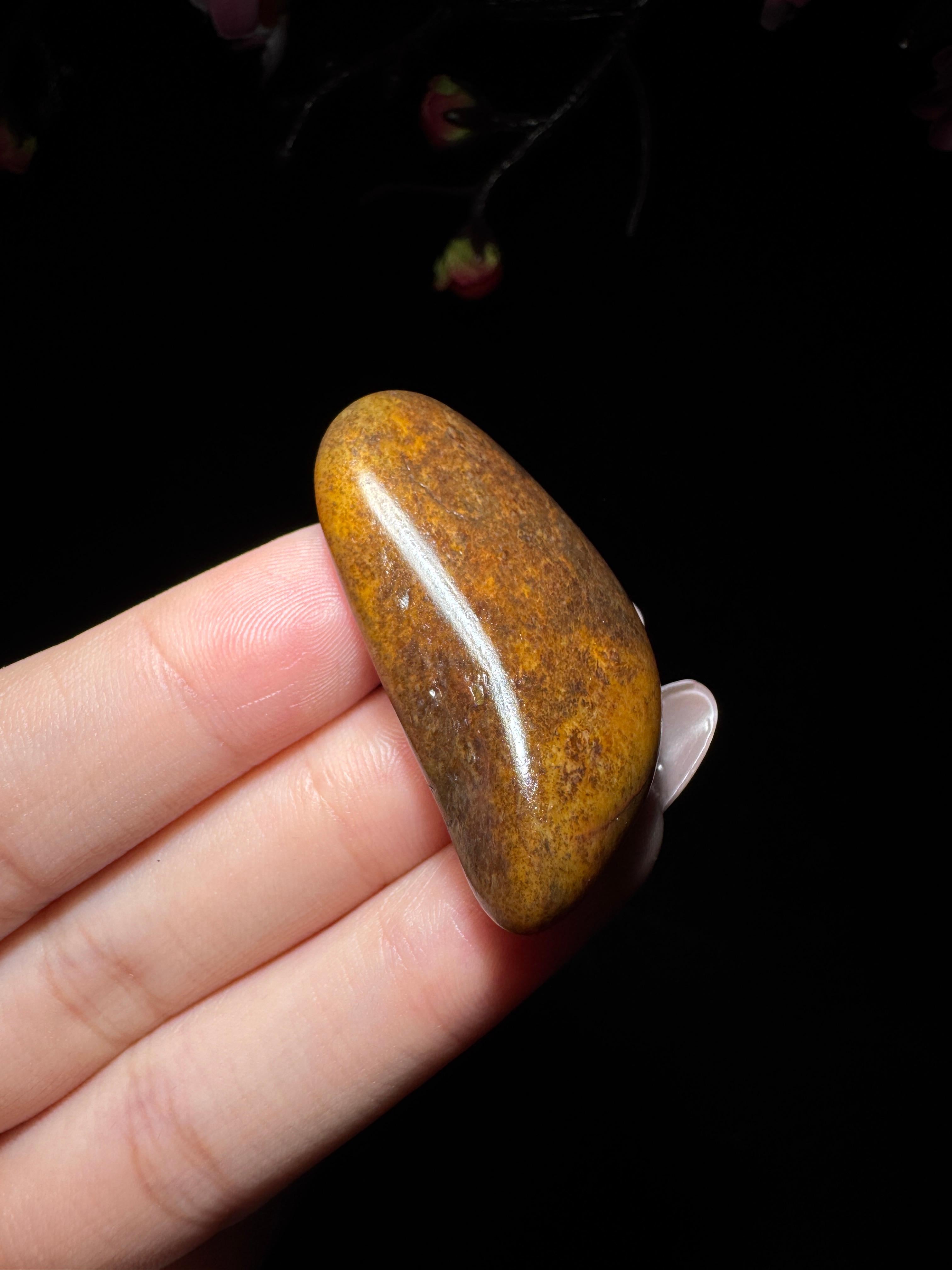 和田玉秋梨皮籽料原石（16.4g）