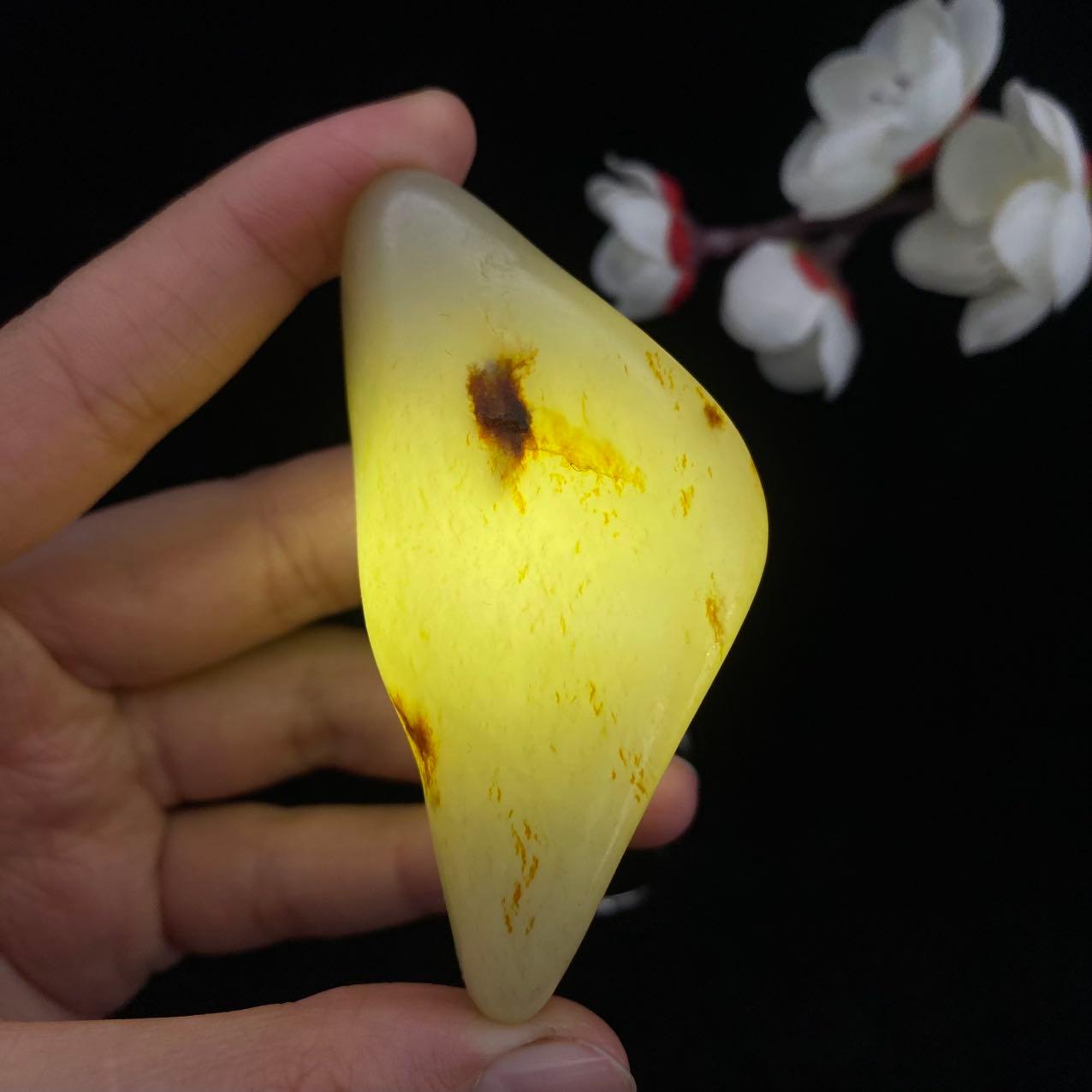 和田玉洒金皮籽料原石（67.8g）