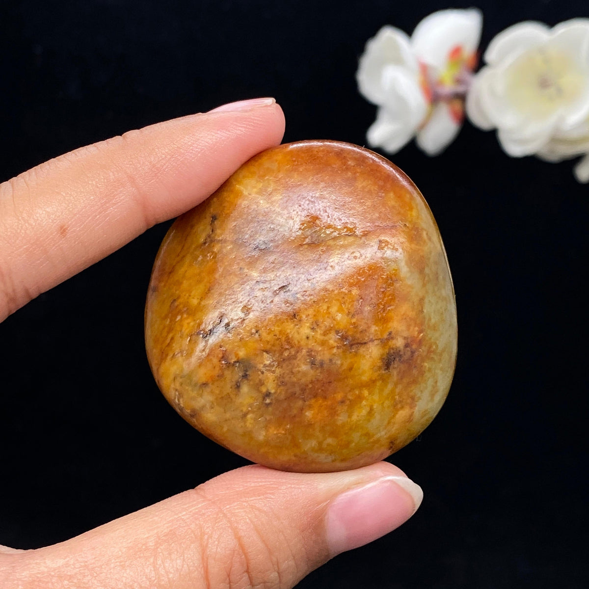 和田玉聚黄皮籽料手把件（62.6g）