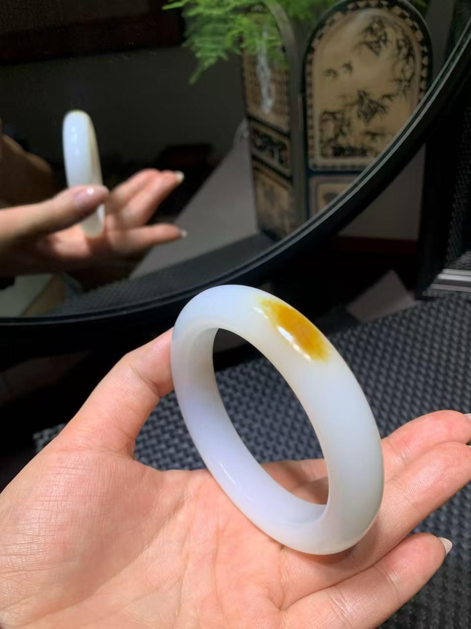和田玉糖白手镯（86.11g）