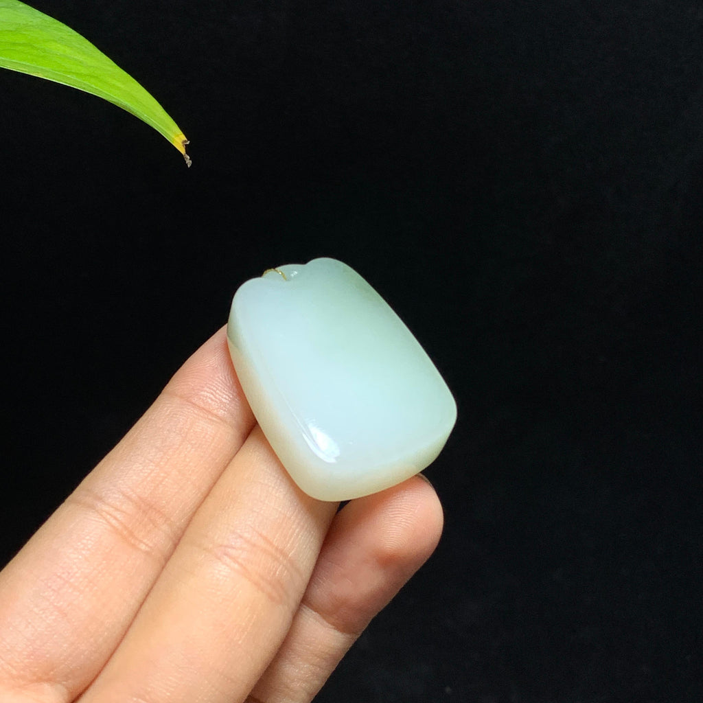和田山料白玉带翠无事牌（23.7g）