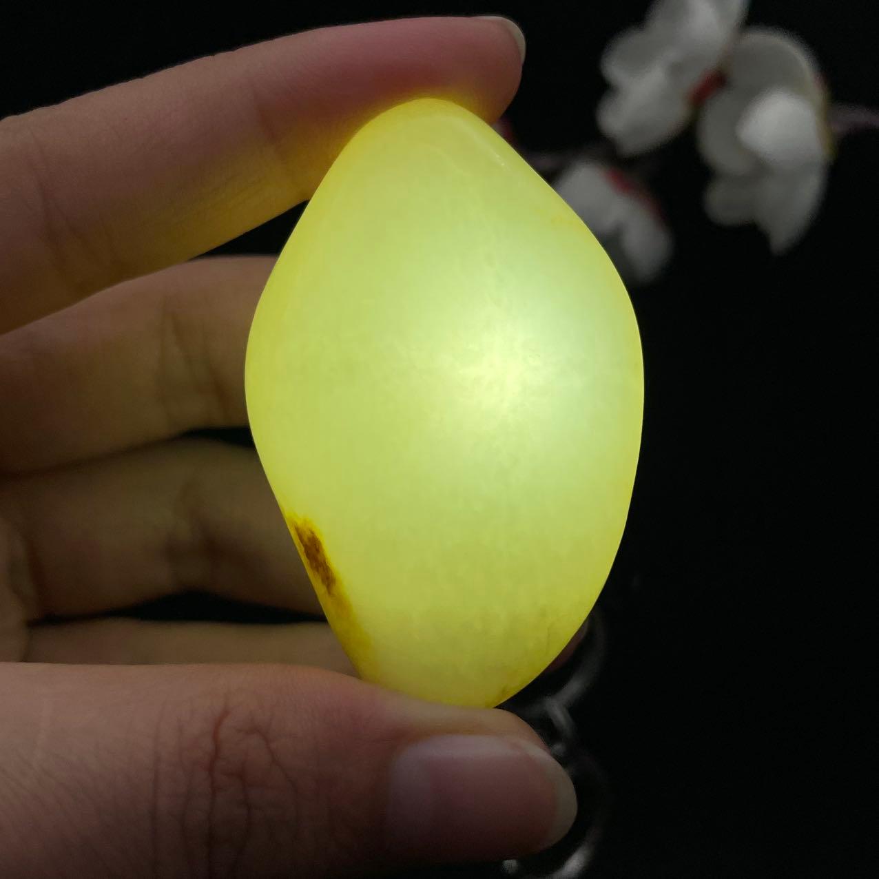 和田玉白玉带黄皮籽料（39.4g）