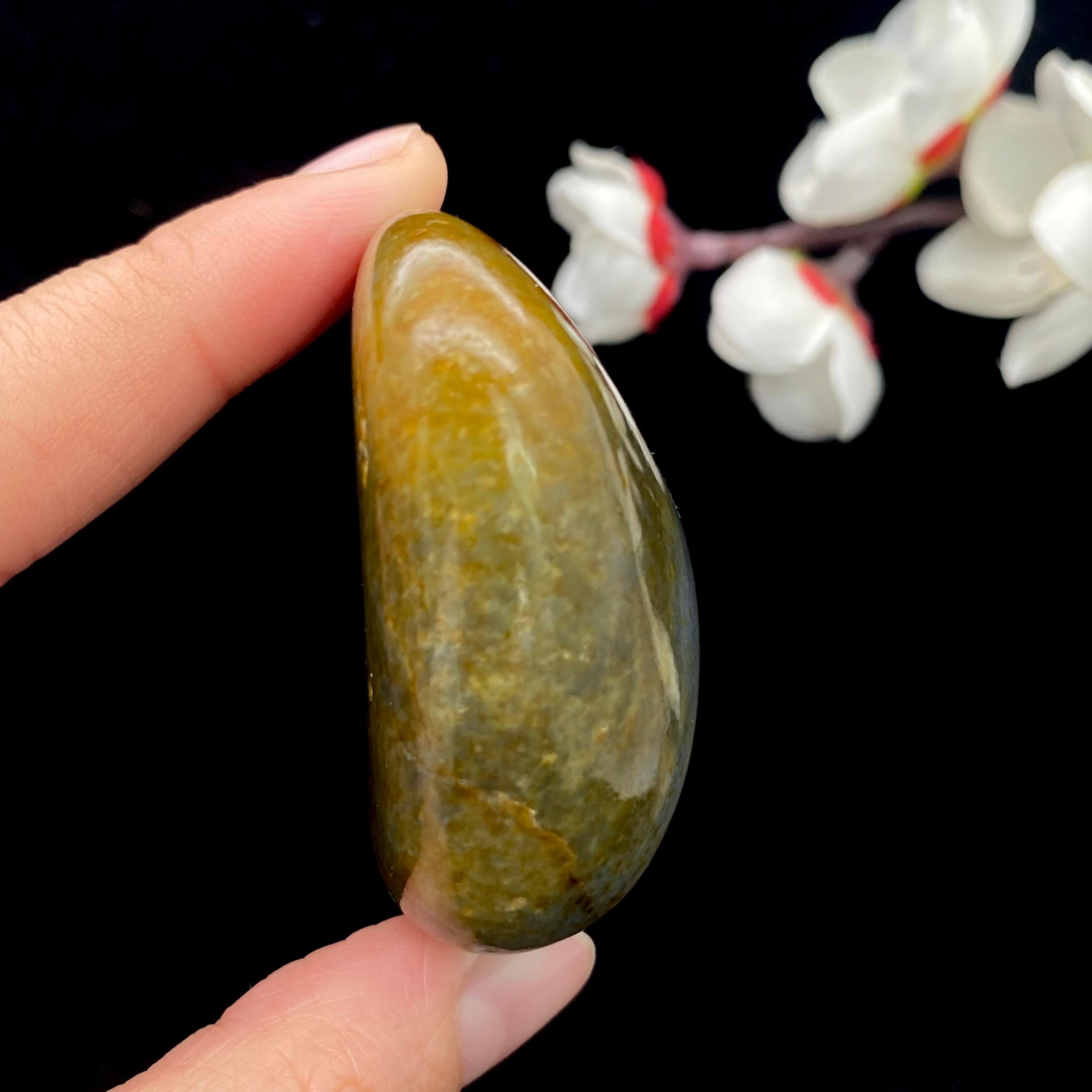和田玉聚红皮青花籽料原石（96g）