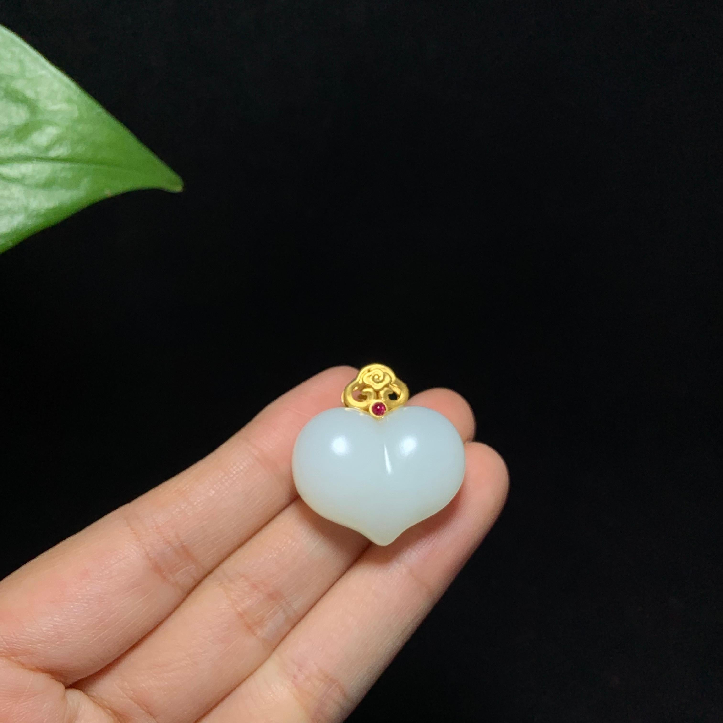 收藏级金镶玉羊脂白玉屁桃爱心挂件（12.5g）