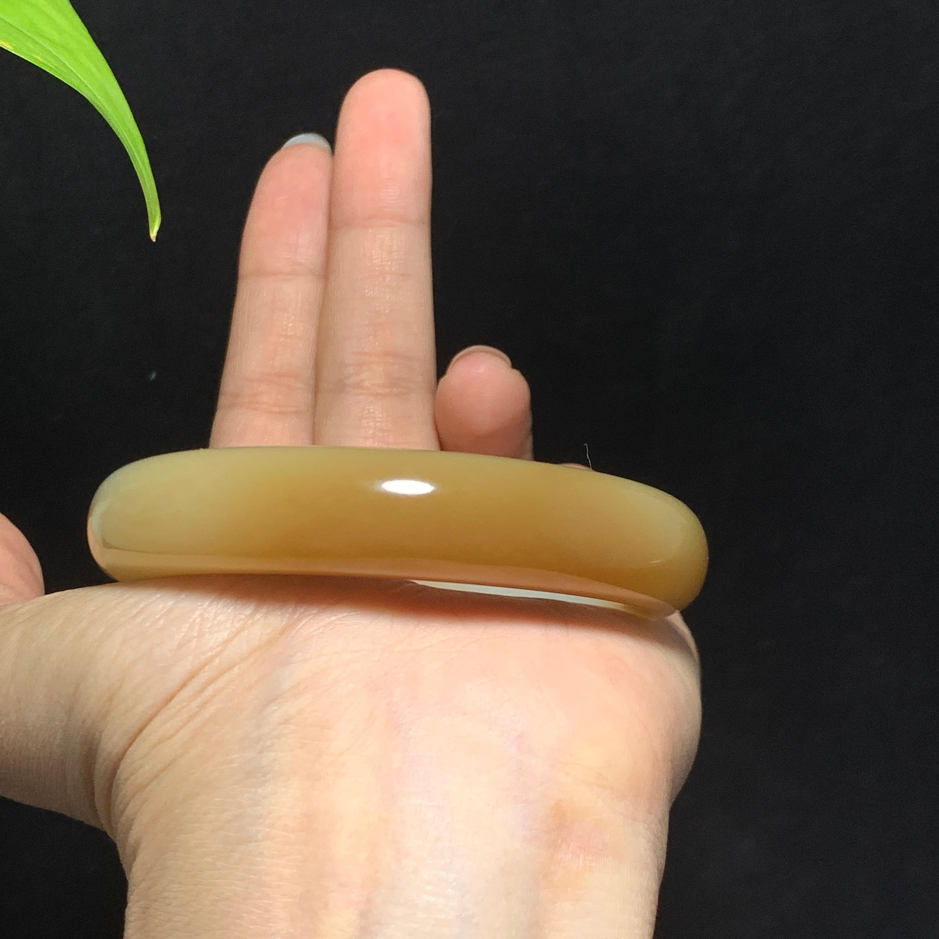 和田山料糖白玉手镯（72.3g）