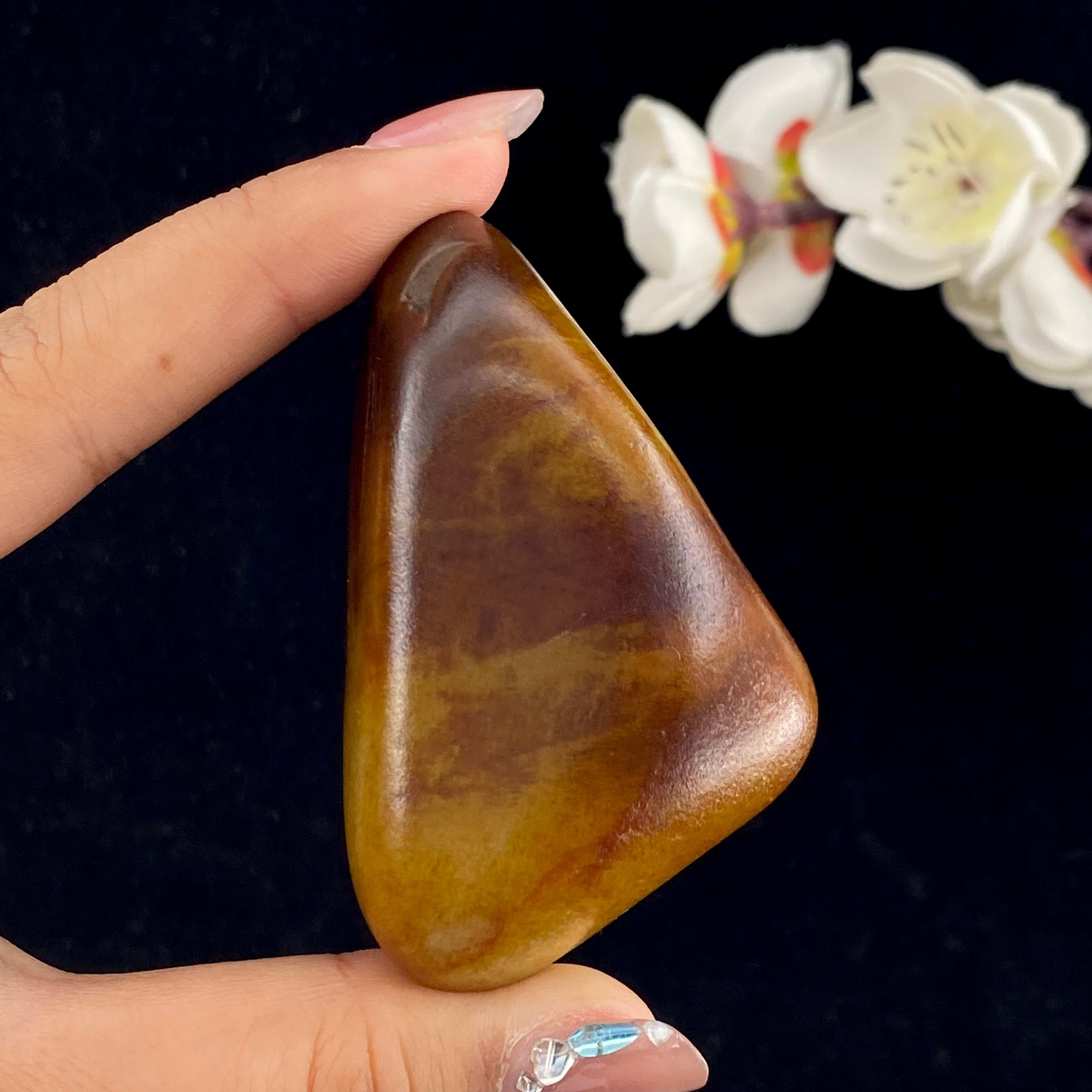 和田玉聚红皮籽料手把件（146.7g）