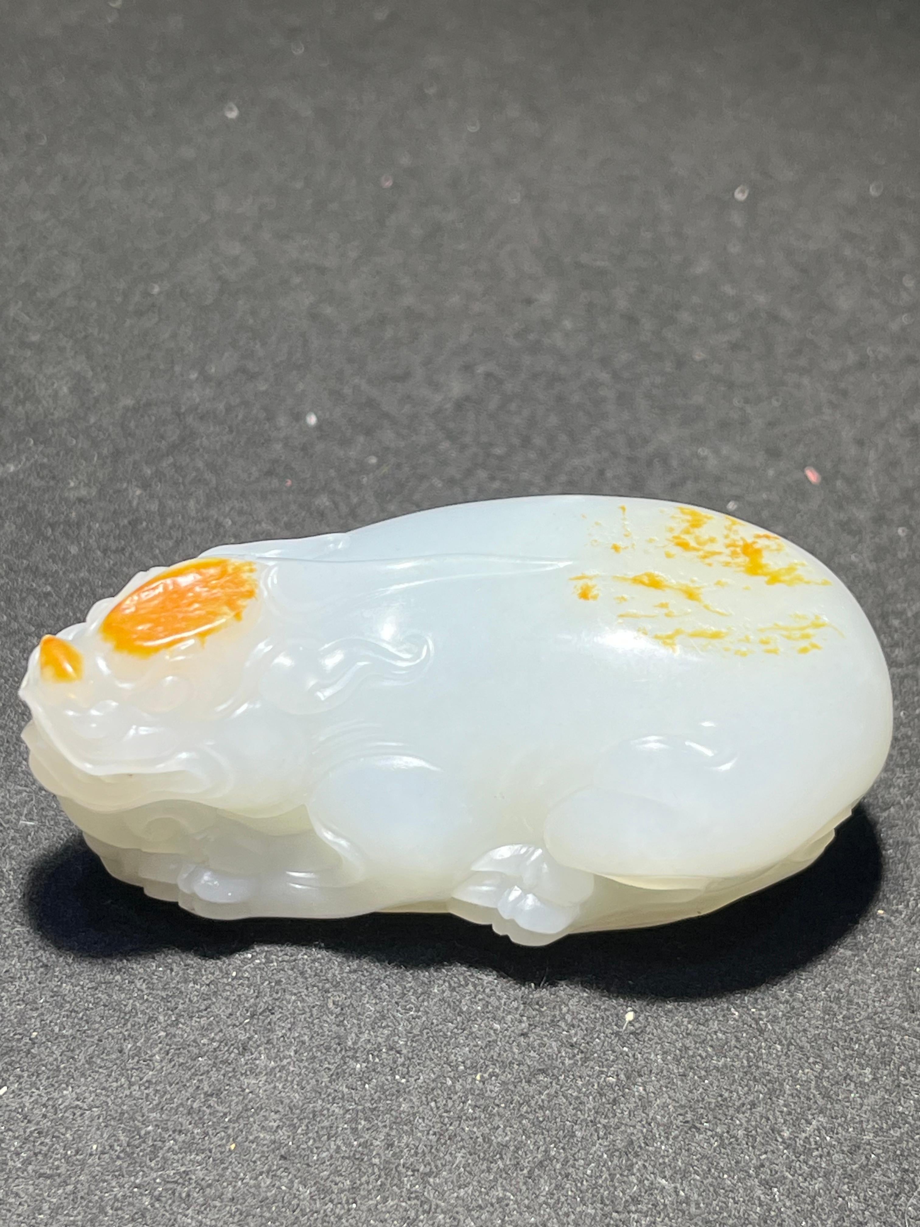 和田玉籽料白玉貔貅。（137.0g）
