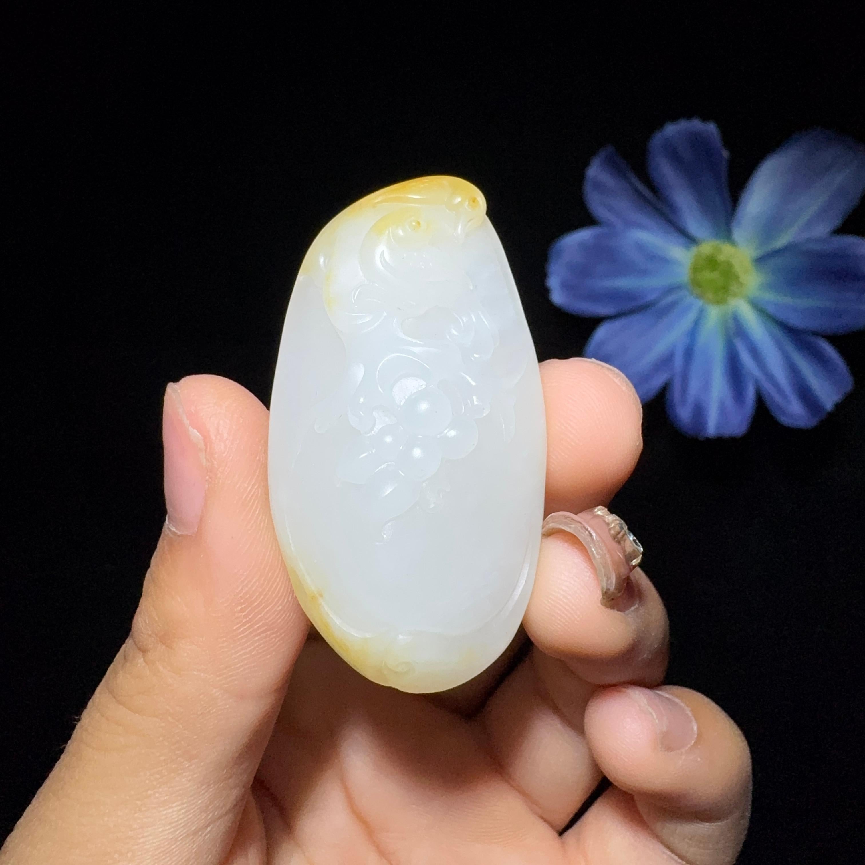 和田玉籽料挂件喜上眉梢（23.4g）