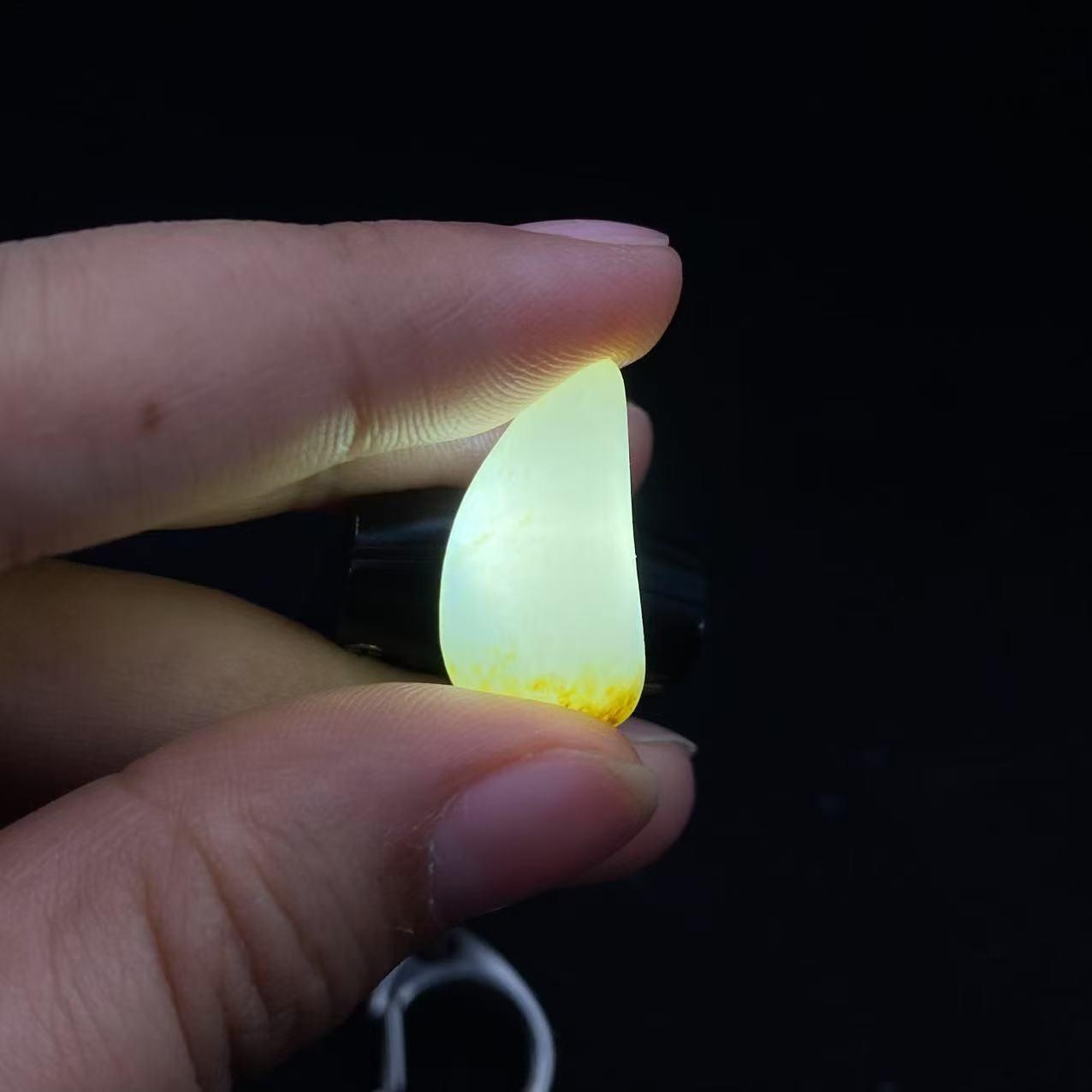 和田玉黄皮籽料戒面籽（3.8g）