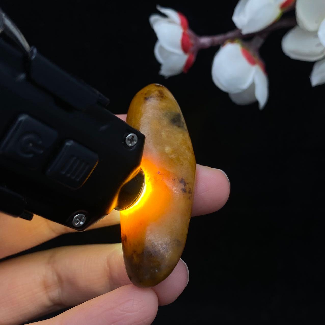 【超值推荐】和田玉黄沁皮籽料原石（19.7g）