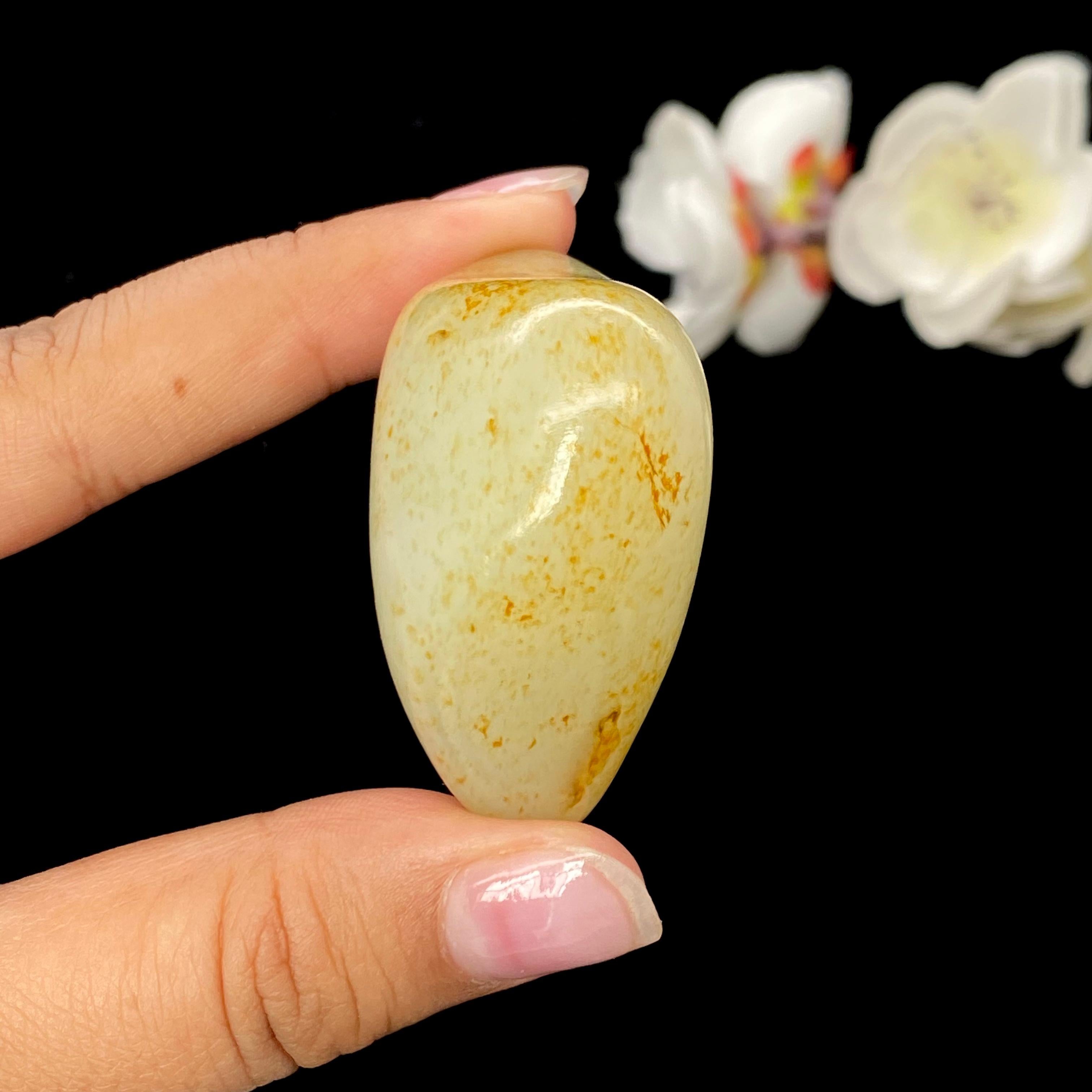 和田玉黑红皮籽料挂件（54.5g）