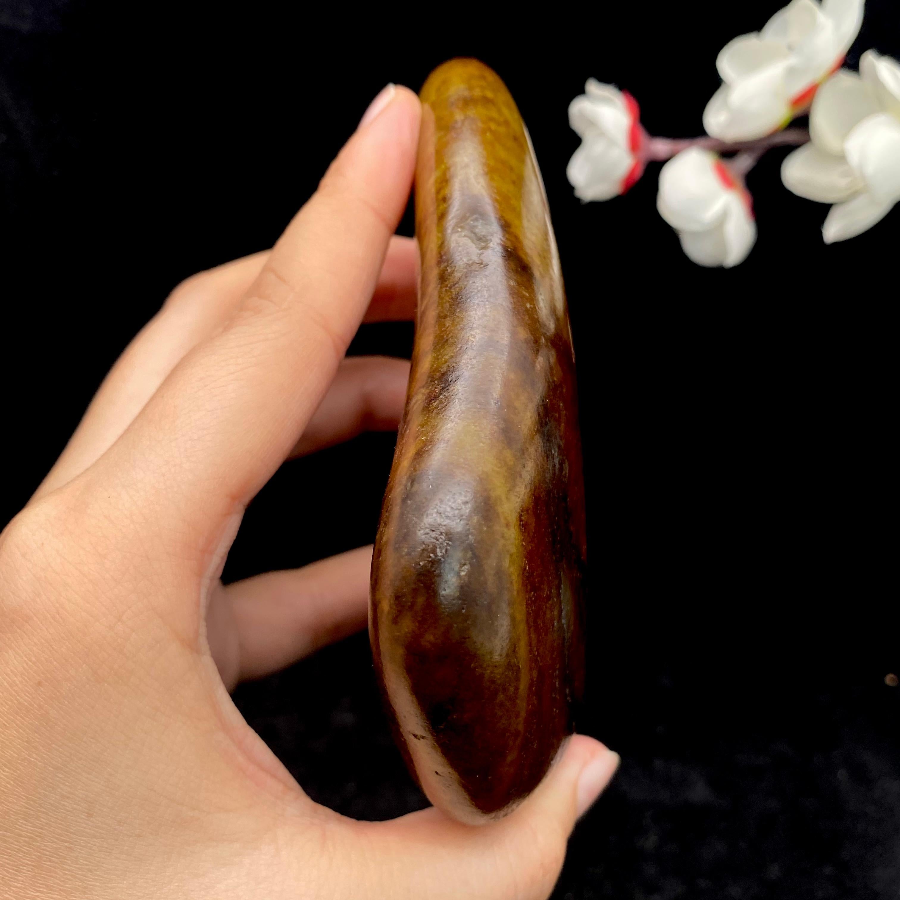 和田玉聚红皮籽料原石（320.7g）