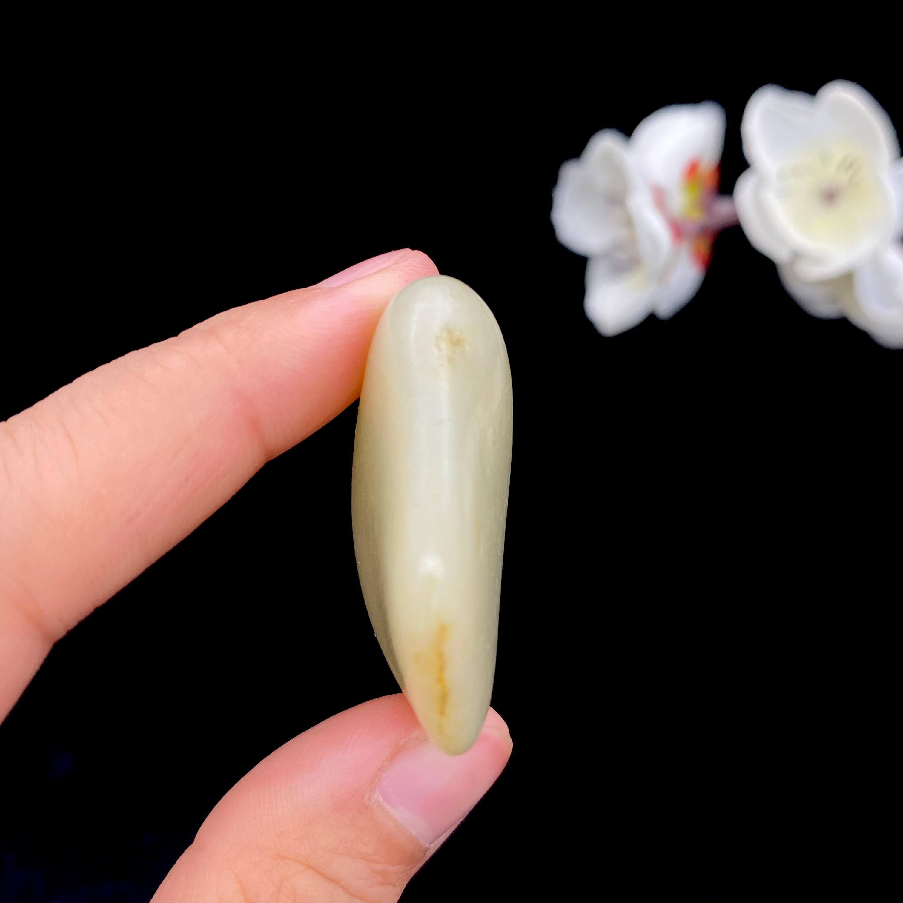 【超值推荐】和田玉暖白玉籽料原石（22.5g）