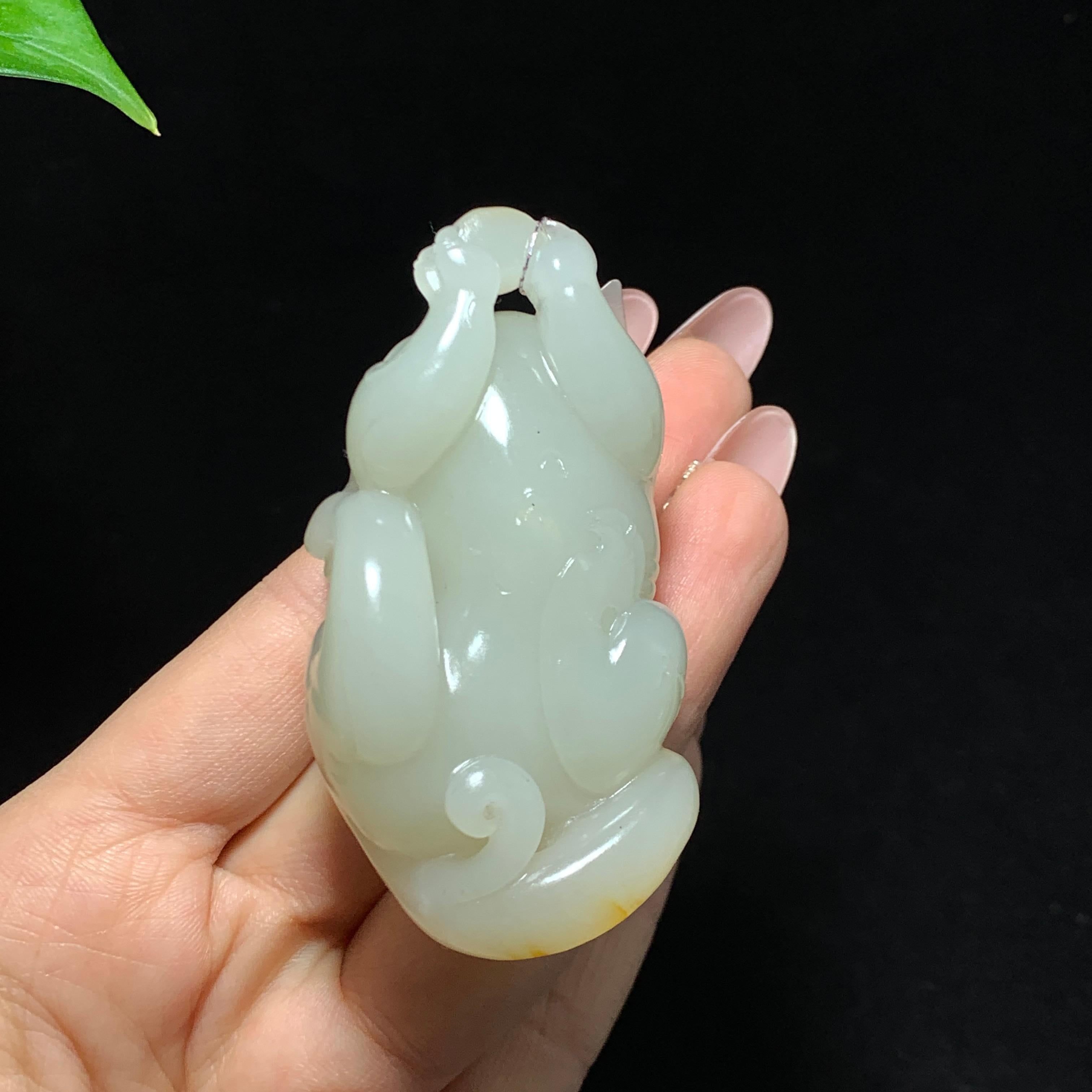 和田籽料洒金皮白玉貔貅回头手把件（100.0g）