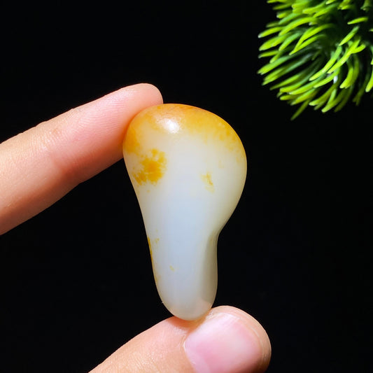 和田玉白玉聚黄皮籽料原石（16g）