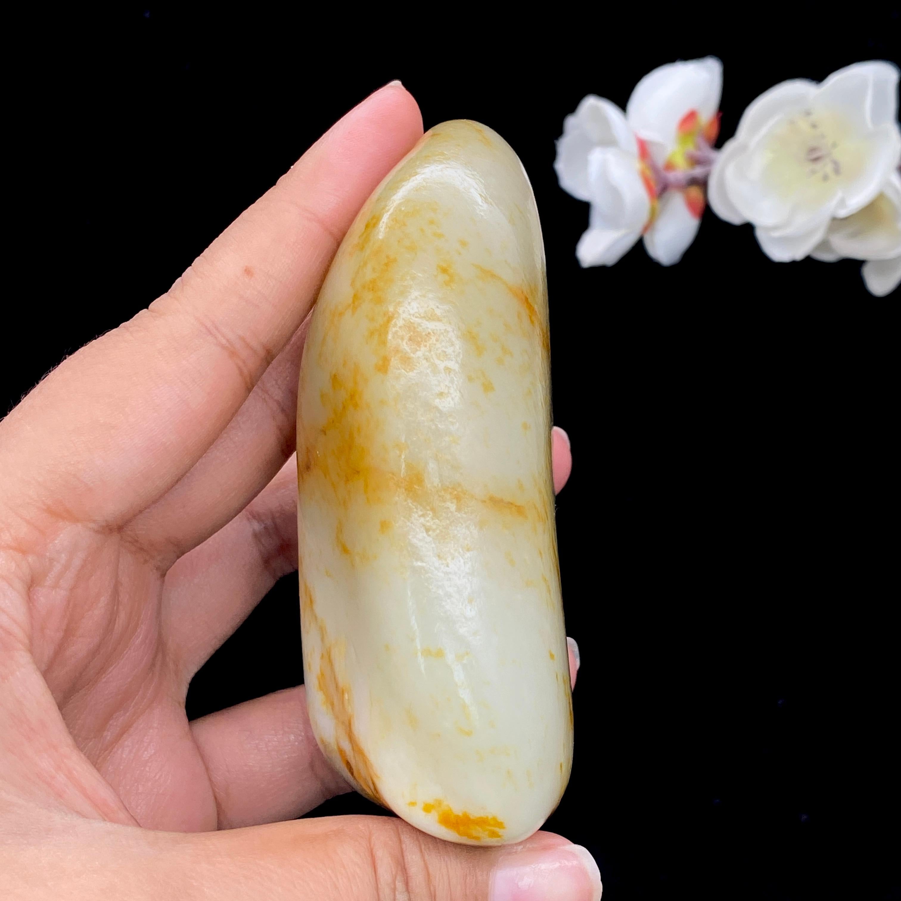 和田玉洒金皮籽料手把件（294.1g）