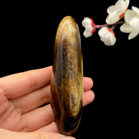 和田玉聚黑皮籽料原石（186.7g）