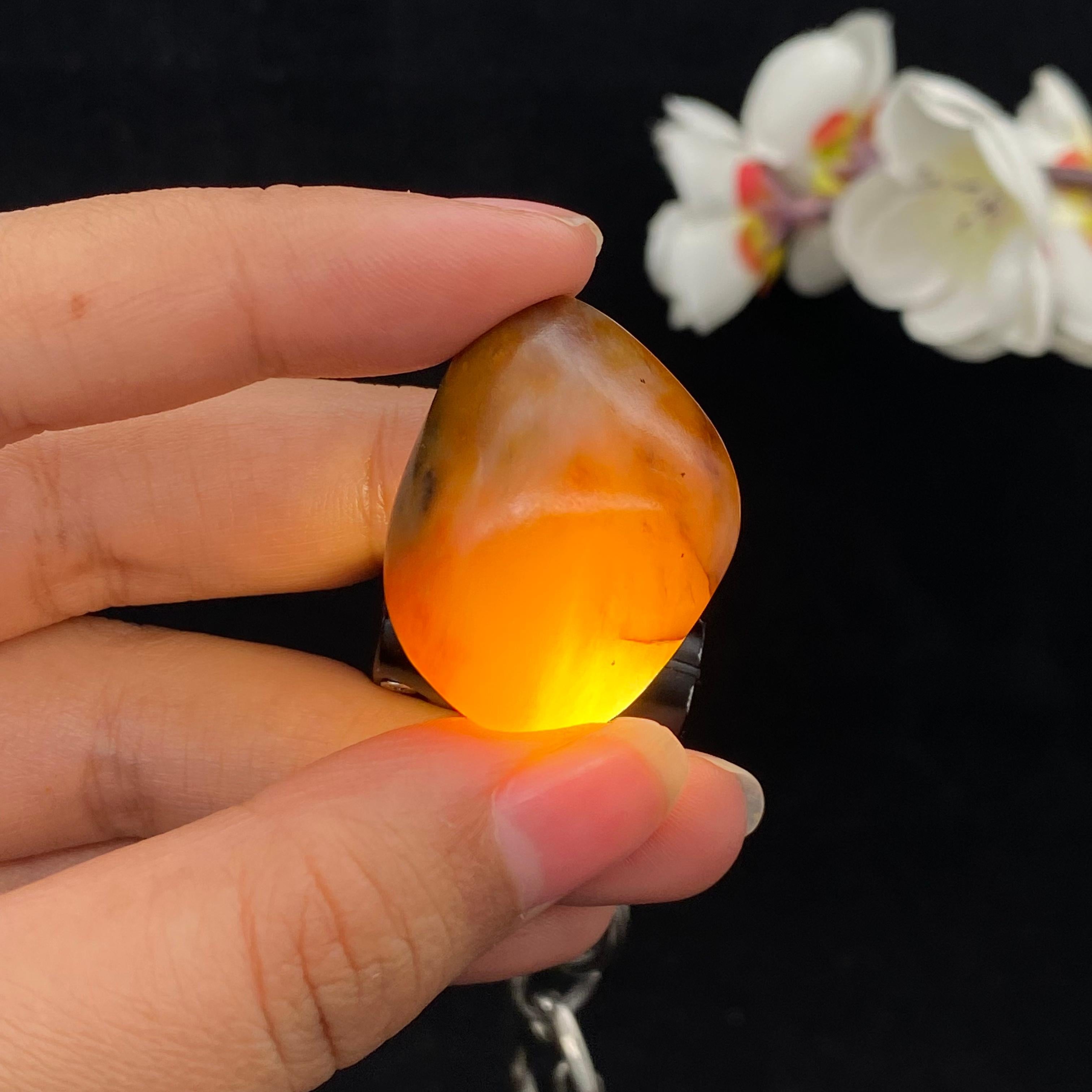 和田玉桃花玉带黄皮籽料挂件（15.5g）