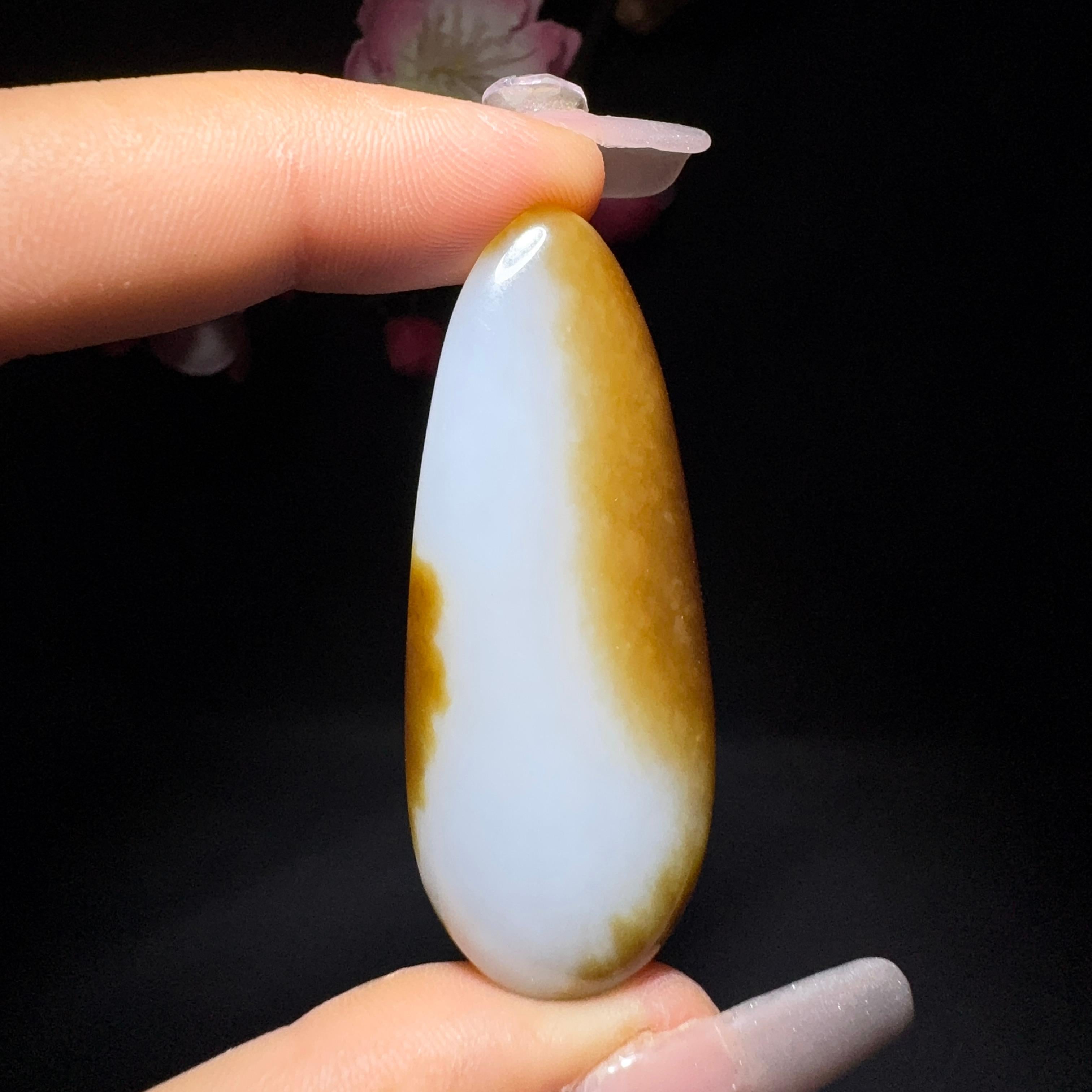 和田玉糖白随型吊坠（25.0g）