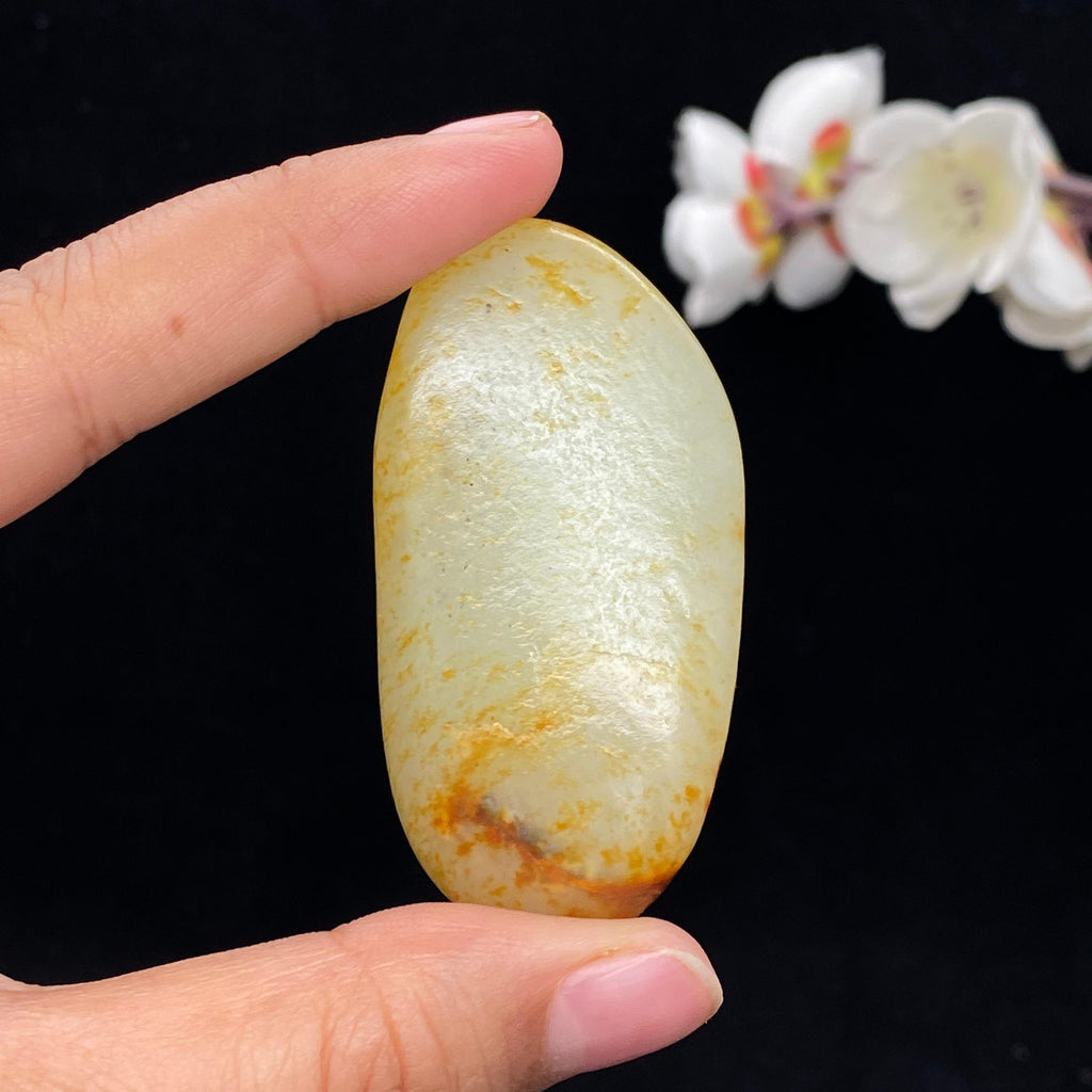 和田玉洒红皮籽料大挂件（52.7g）