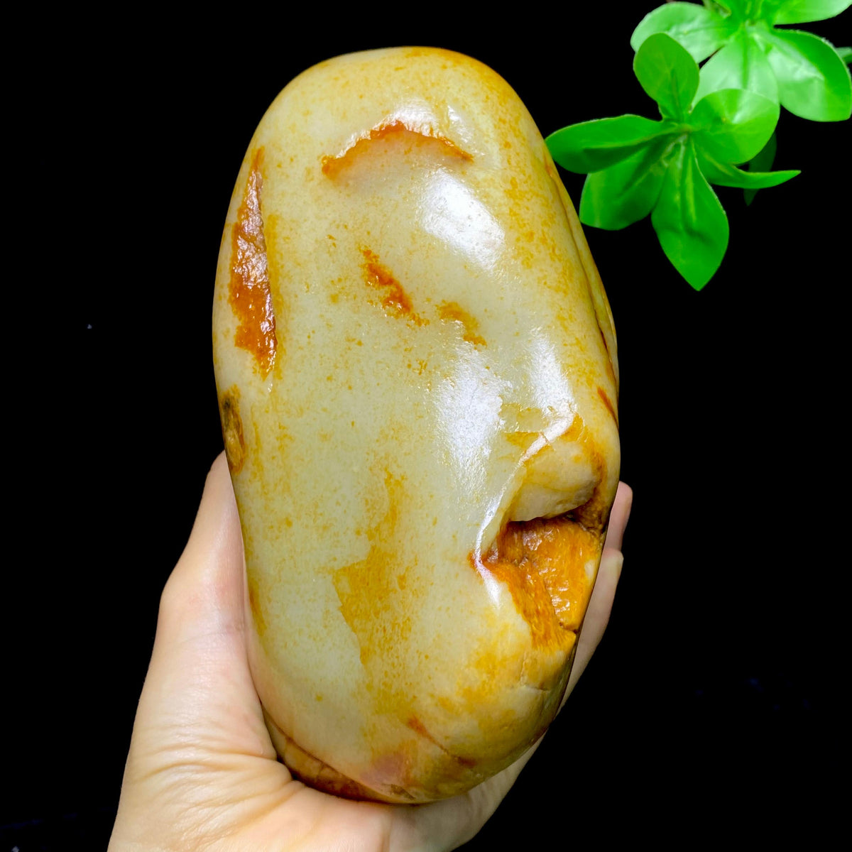 和田玉红皮白肉籽料摆件（2054.7g）