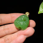 和田玉碧玉冰底苹果绿风生水起18k金扣头挂件（13.0g）