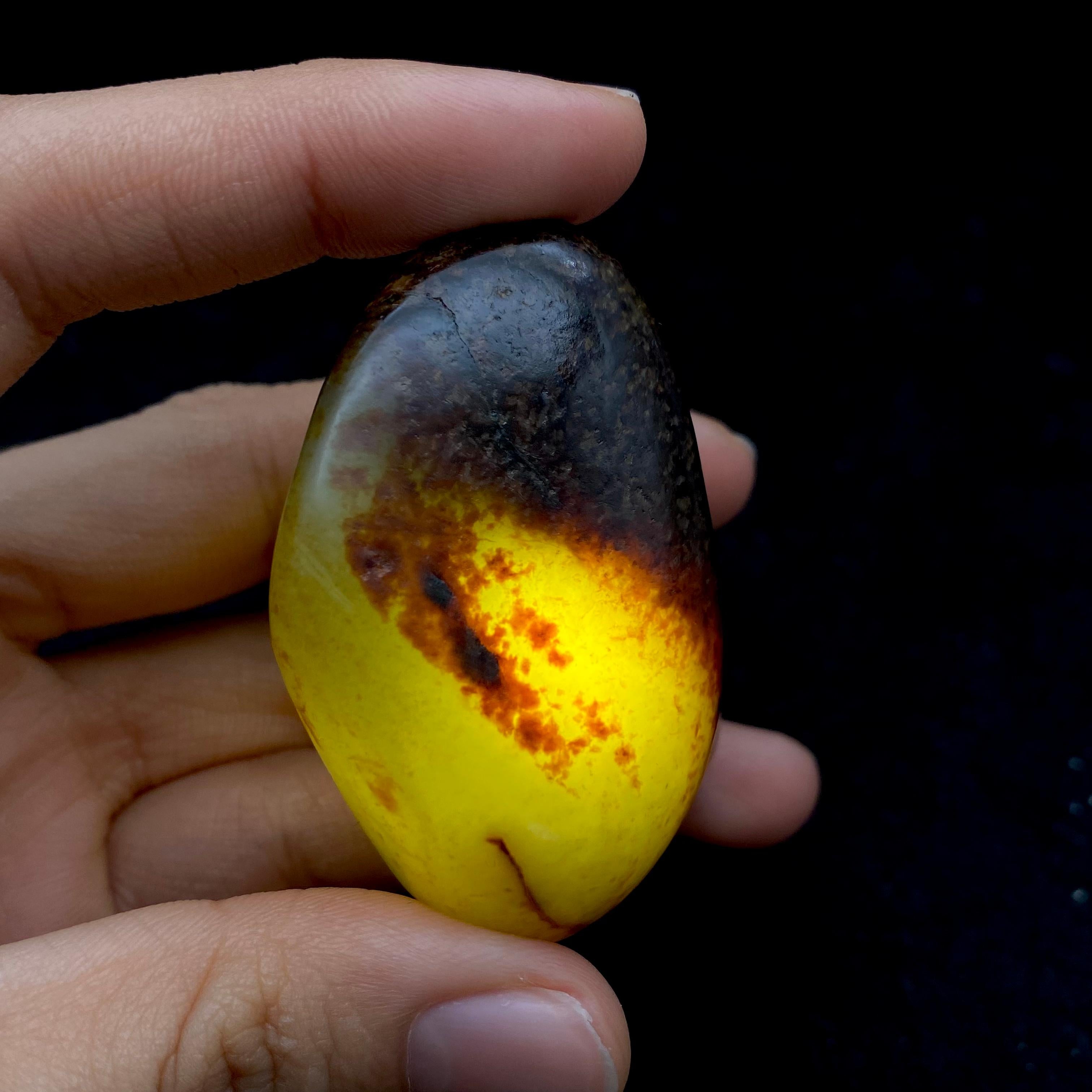 和田玉聚红皮籽料挂件（46.6g）