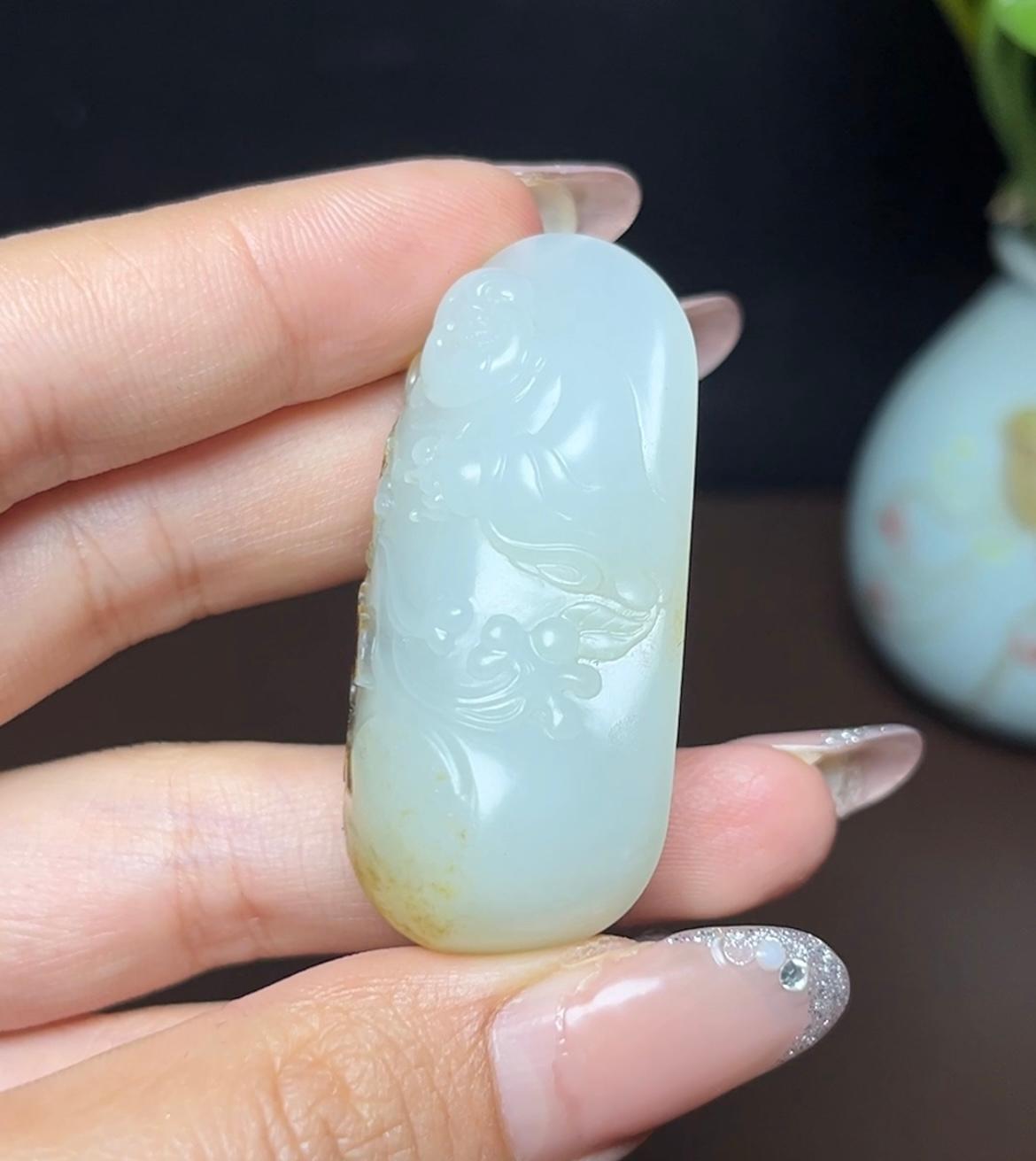 新疆和田玉籽料黑皮白肉佛公（30.0g）