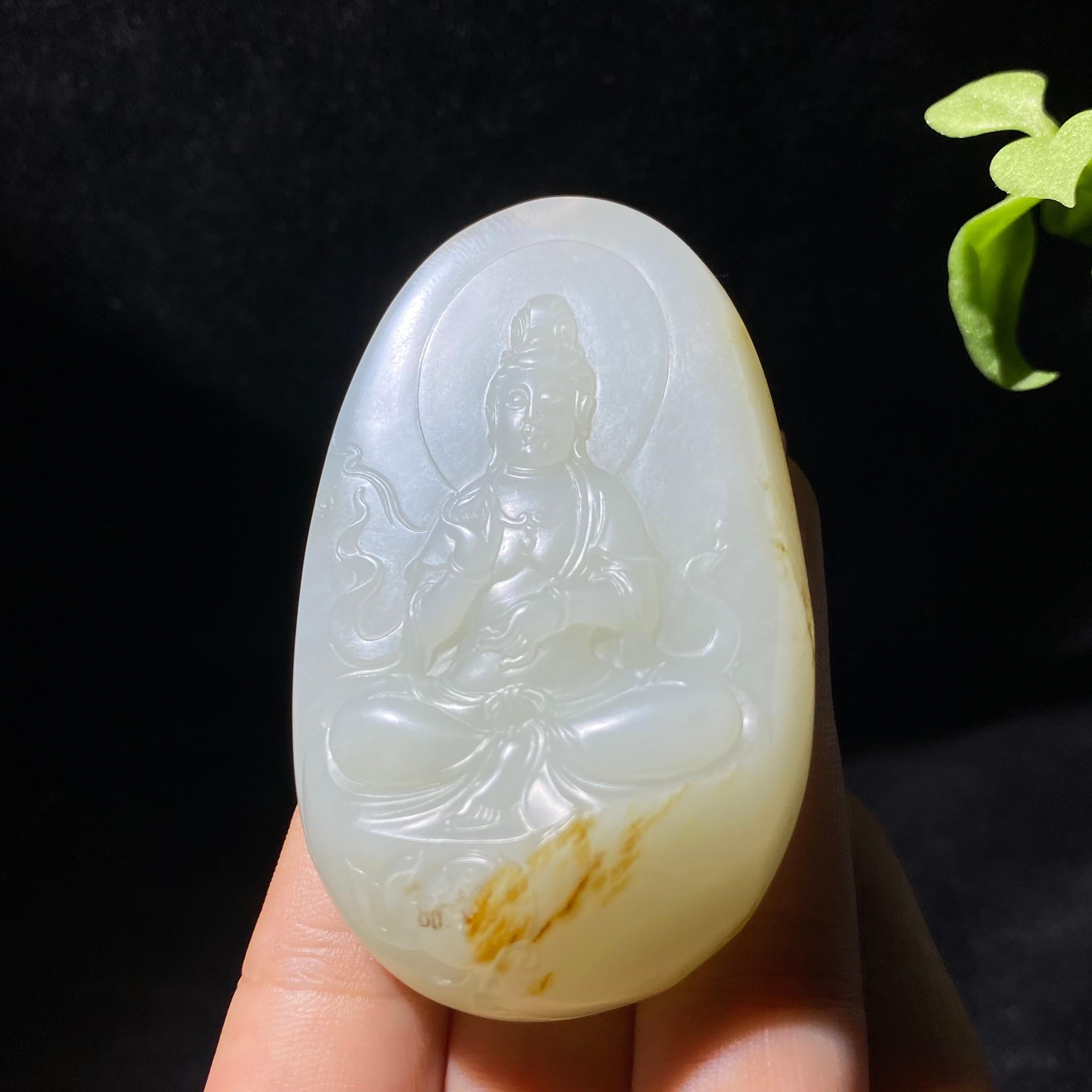 和田秋梨皮白玉籽料观音挂件（91.5g）