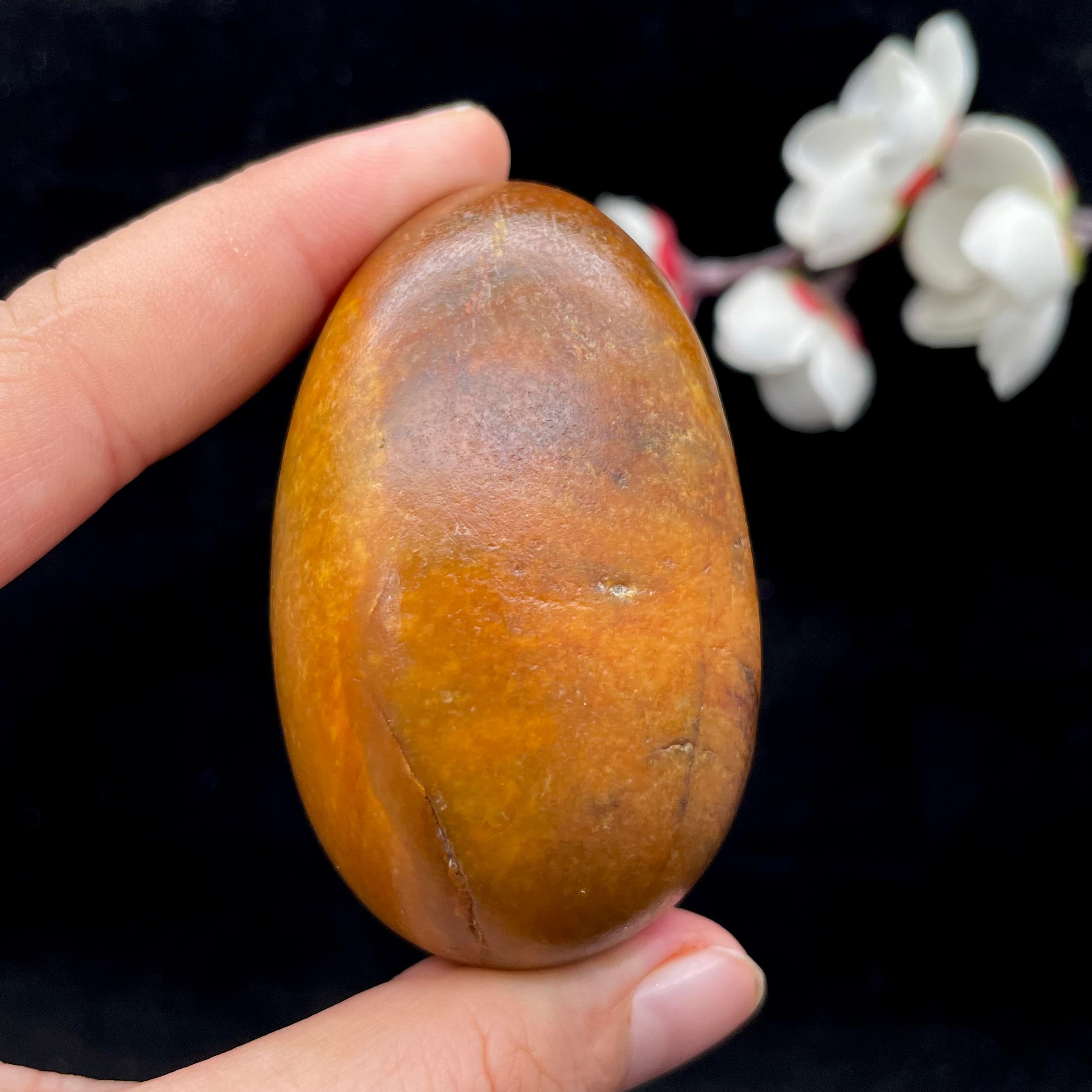 和田玉黄沁皮籽料手把件（135.3g）
