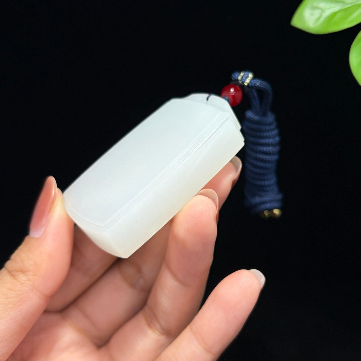 和田山料羊脂白玉无事牌（58.3g）