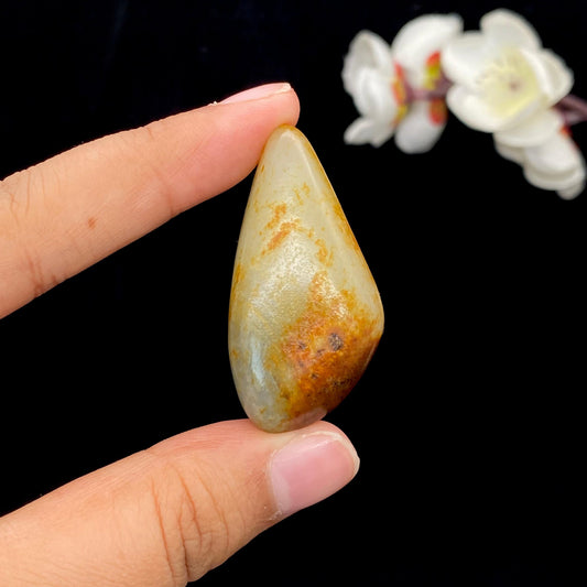 和田玉聚红皮青花底籽料挂件（23.3g）