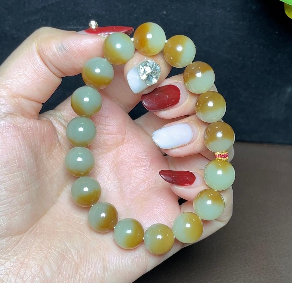 新疆和田玉且末元宝糖圆珠手串（42.6g）