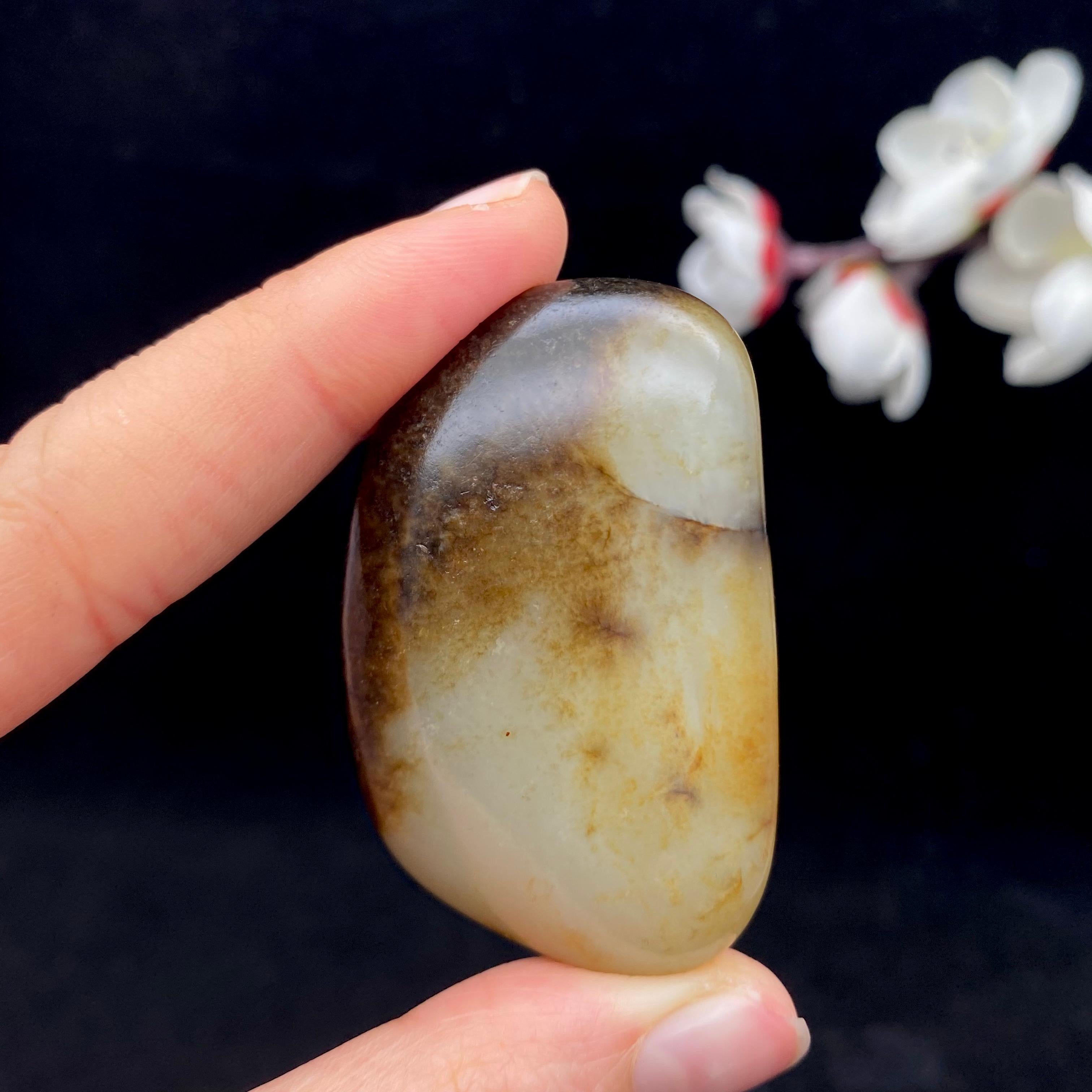 和田玉聚黑皮籽料原石（43.8g）