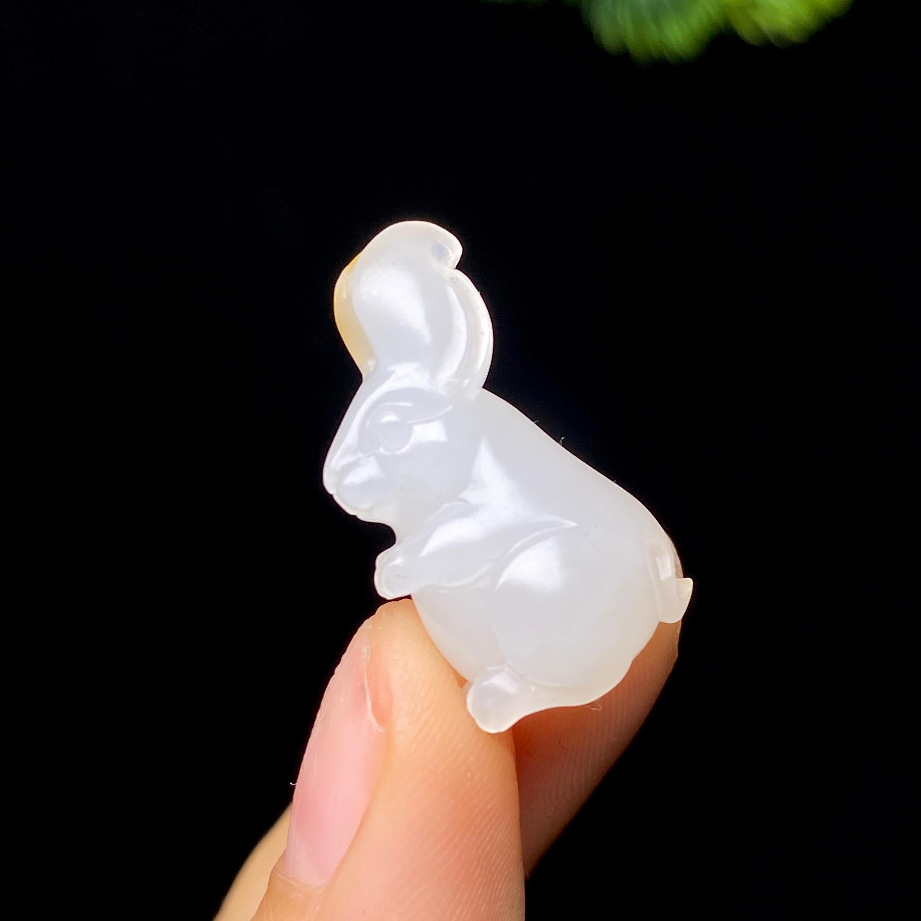 和田玉籽料兔子挂件（4.0g）