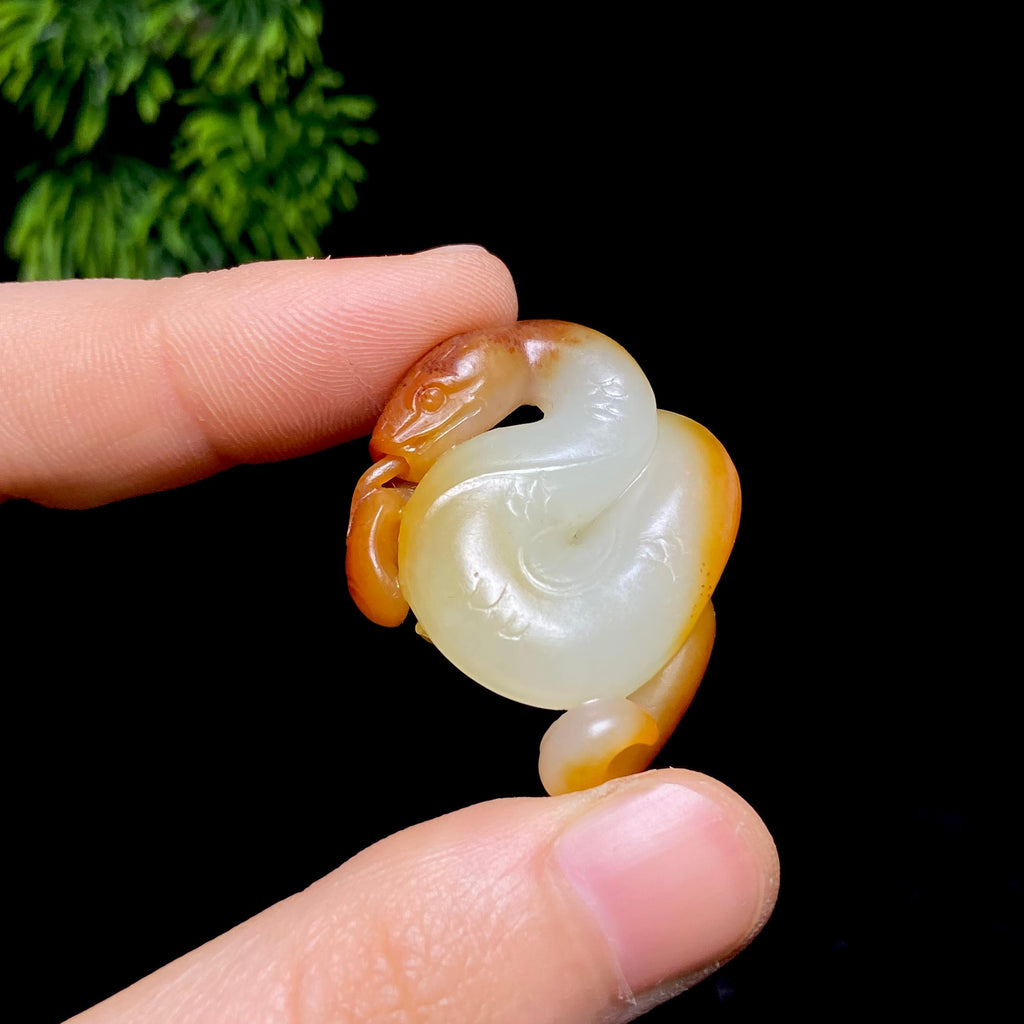 和田玉籽料灵蛇献瑞（13.4g）