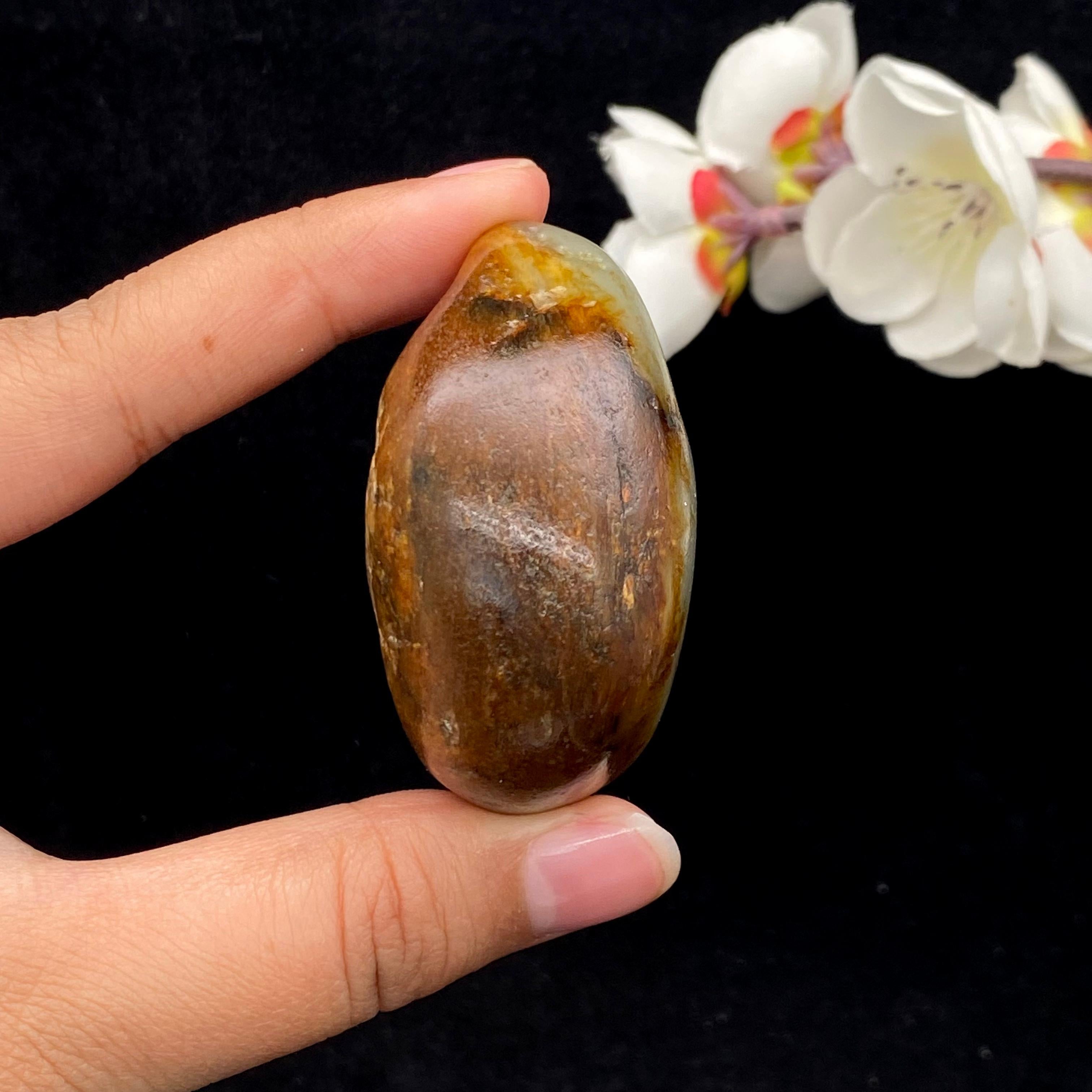 和田玉聚红皮籽料手把件（121.1g）